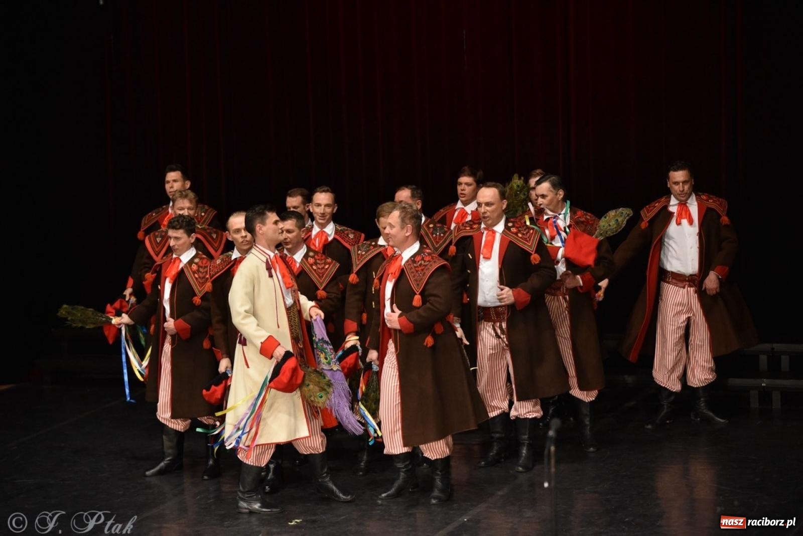 Zdjęcie w galerii na portalu naszraciborz.pl: ZPiT ŚLĄSK wrócił do Raciborza. Wyśmienity koncert na deskach RCK-u wiadomości z regionu