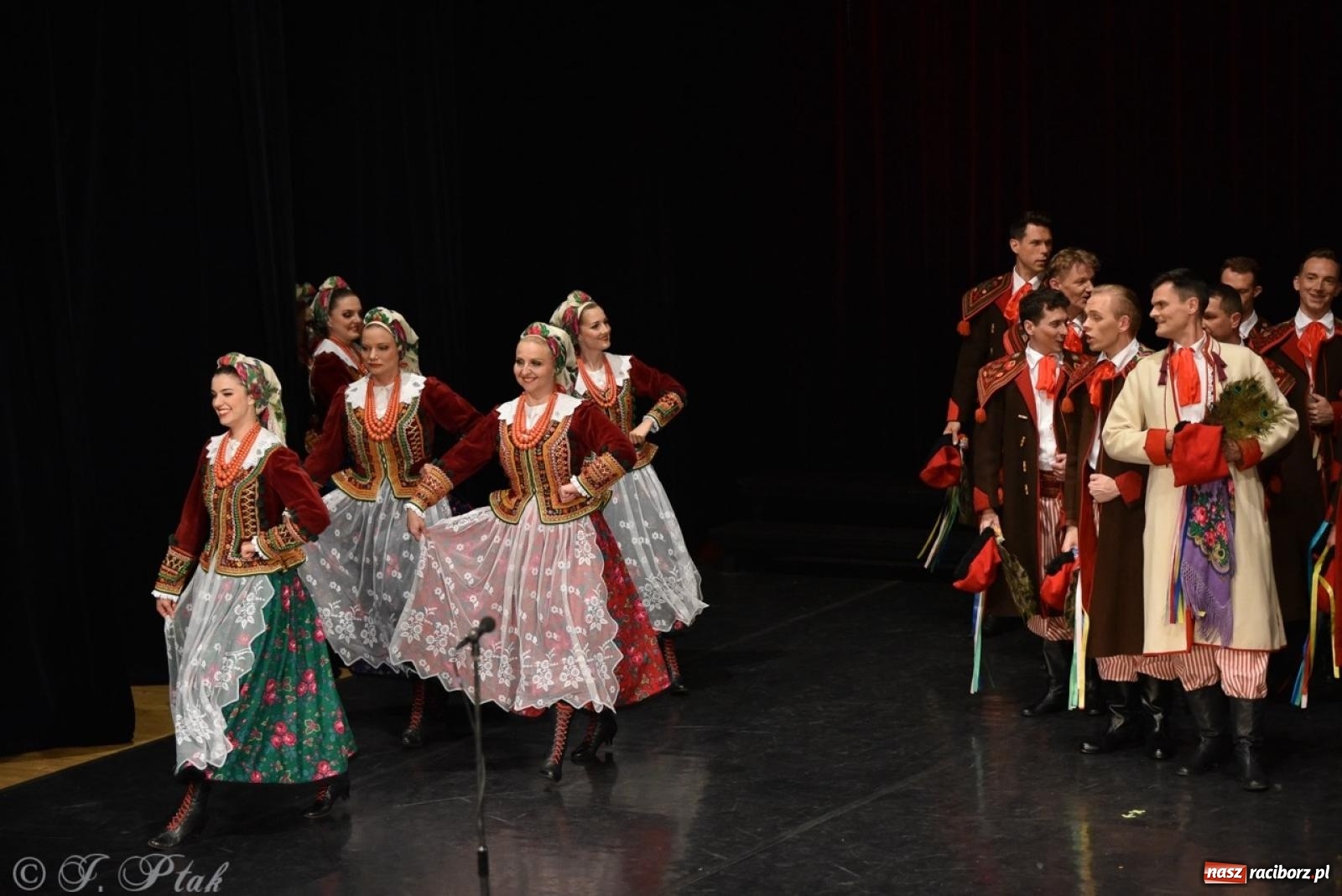 Zdjęcie w galerii na portalu naszraciborz.pl: ZPiT ŚLĄSK wrócił do Raciborza. Wyśmienity koncert na deskach RCK-u wiadomości z regionu