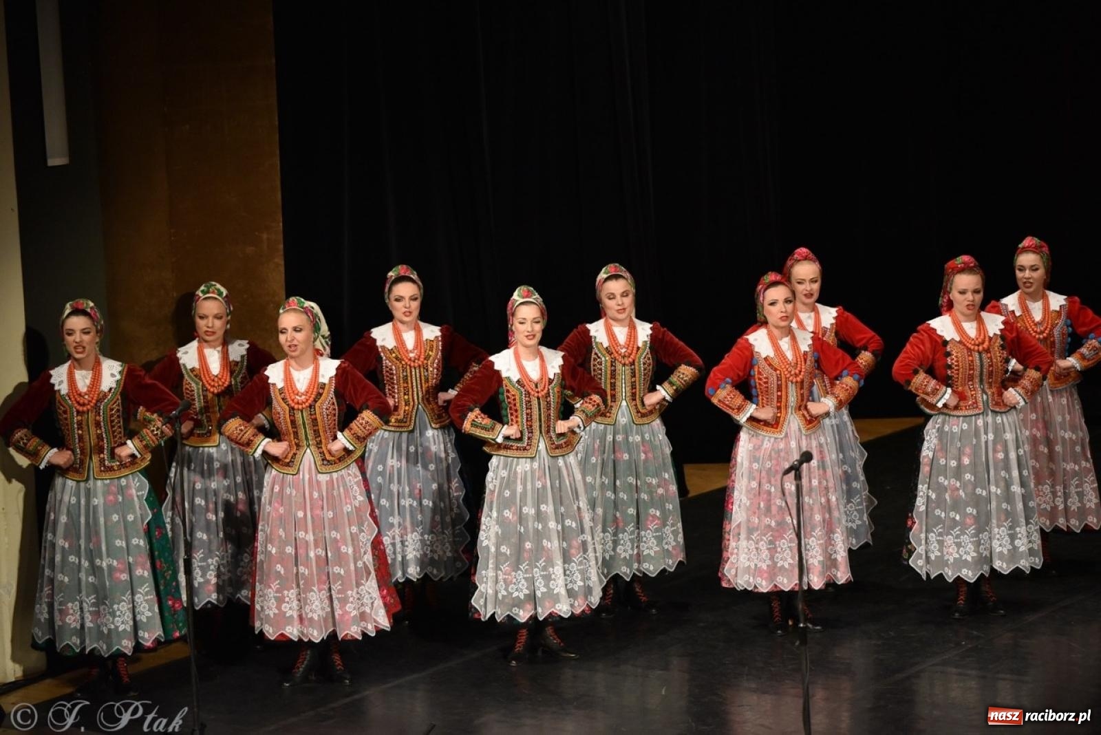 Zdjęcie w galerii na portalu naszraciborz.pl: ZPiT ŚLĄSK wrócił do Raciborza. Wyśmienity koncert na deskach RCK-u wiadomości z regionu