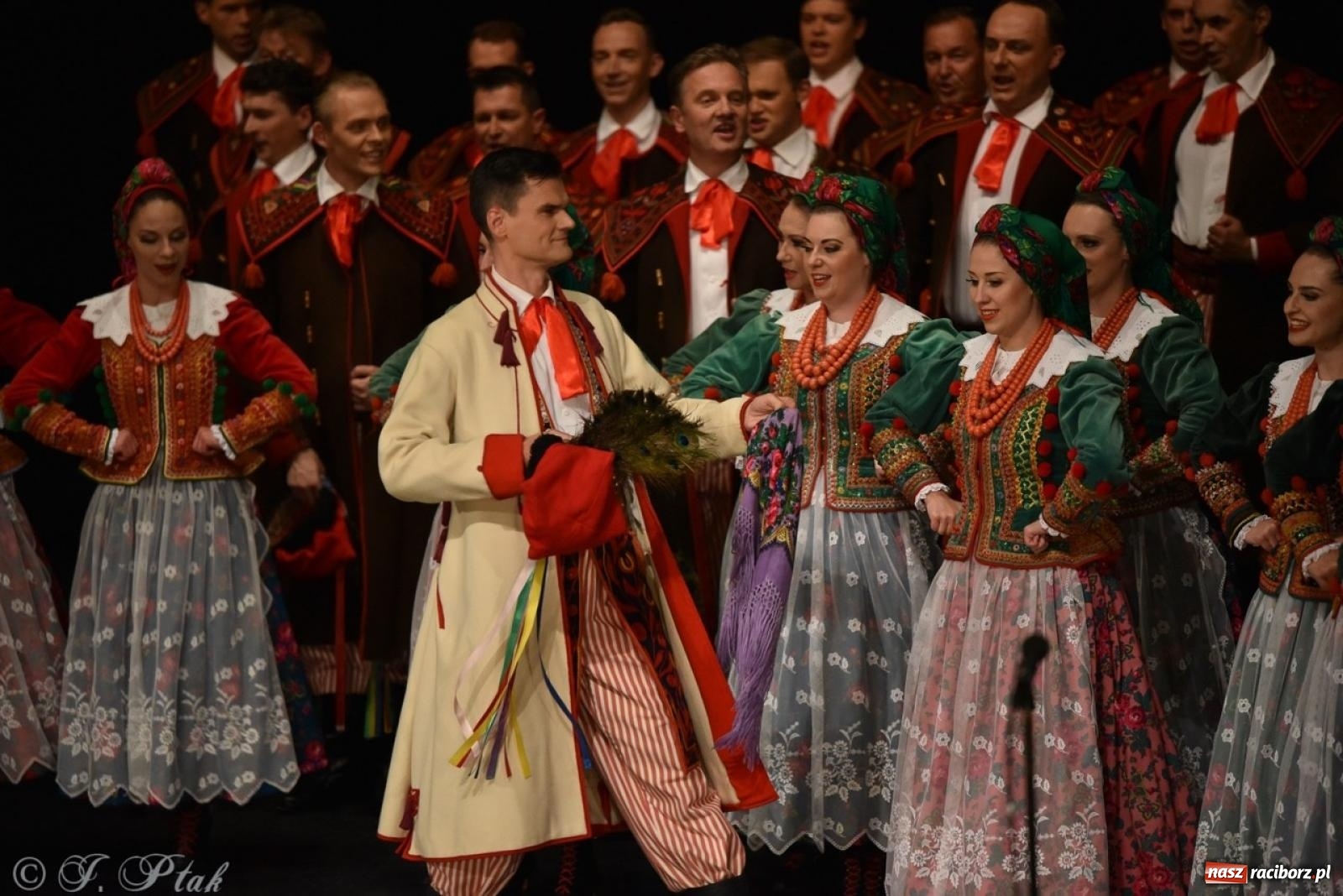 Zdjęcie w galerii na portalu naszraciborz.pl: ZPiT ŚLĄSK wrócił do Raciborza. Wyśmienity koncert na deskach RCK-u wiadomości z regionu