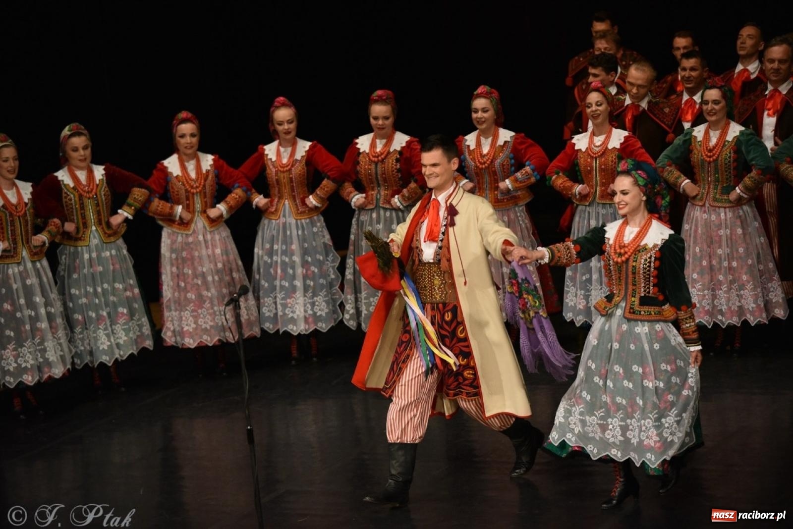 Zdjęcie w galerii na portalu naszraciborz.pl: ZPiT ŚLĄSK wrócił do Raciborza. Wyśmienity koncert na deskach RCK-u wiadomości z regionu