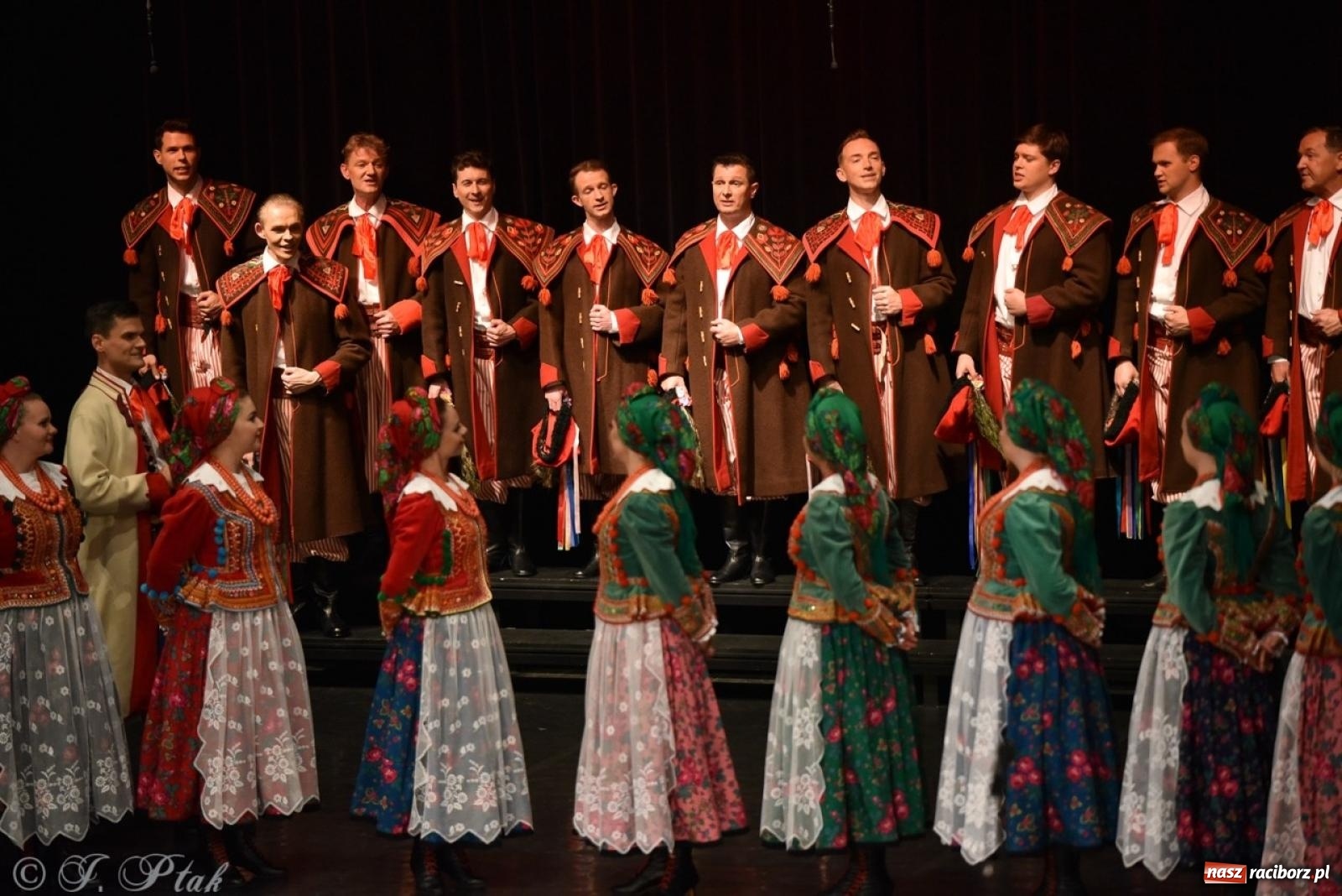 Zdjęcie w galerii na portalu naszraciborz.pl: ZPiT ŚLĄSK wrócił do Raciborza. Wyśmienity koncert na deskach RCK-u wiadomości z regionu