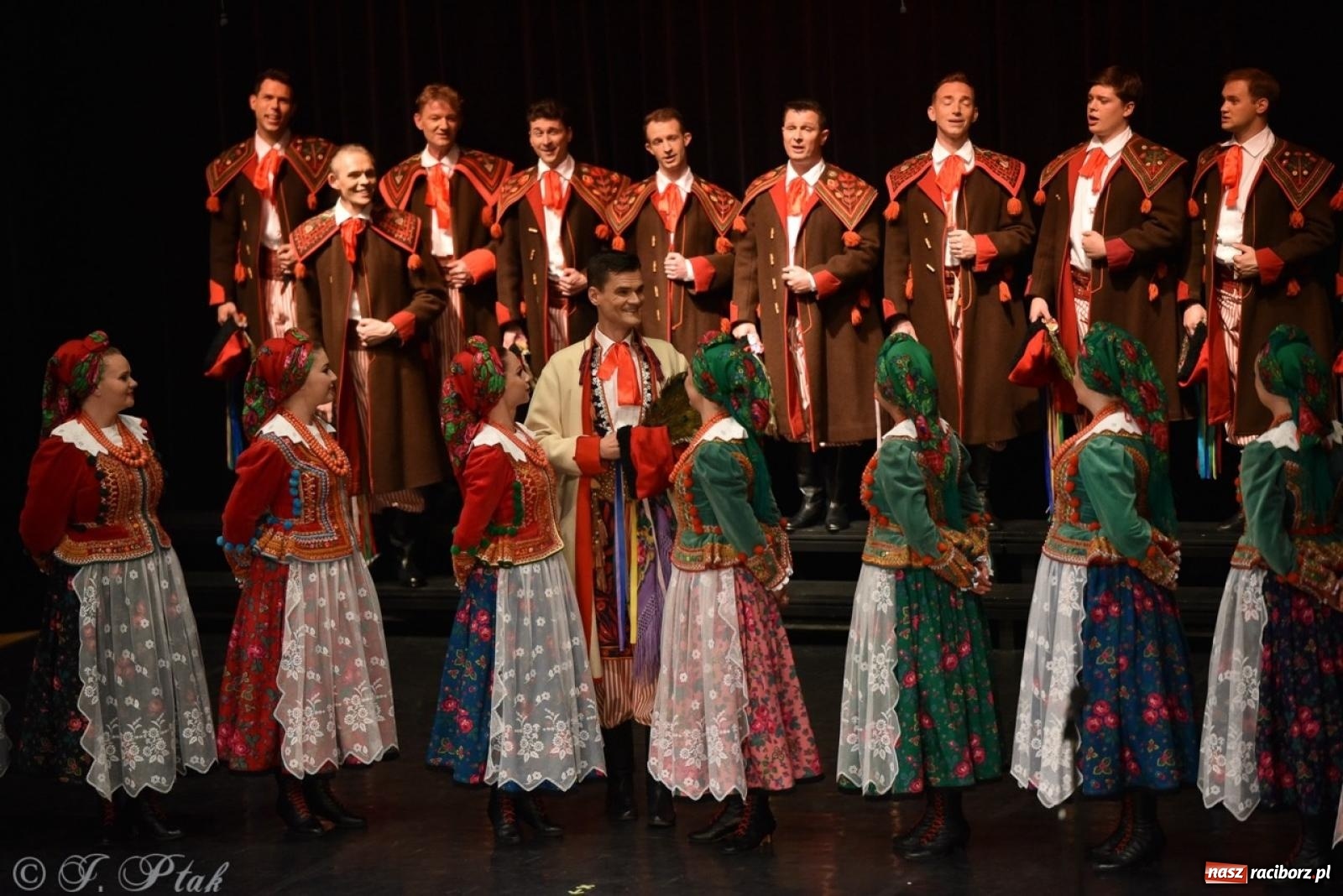 Zdjęcie w galerii na portalu naszraciborz.pl: ZPiT ŚLĄSK wrócił do Raciborza. Wyśmienity koncert na deskach RCK-u wiadomości z regionu