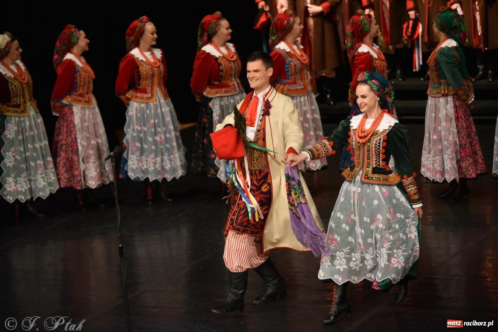 Zdjęcie w galerii na portalu naszraciborz.pl: ZPiT ŚLĄSK wrócił do Raciborza. Wyśmienity koncert na deskach RCK-u wiadomości z regionu