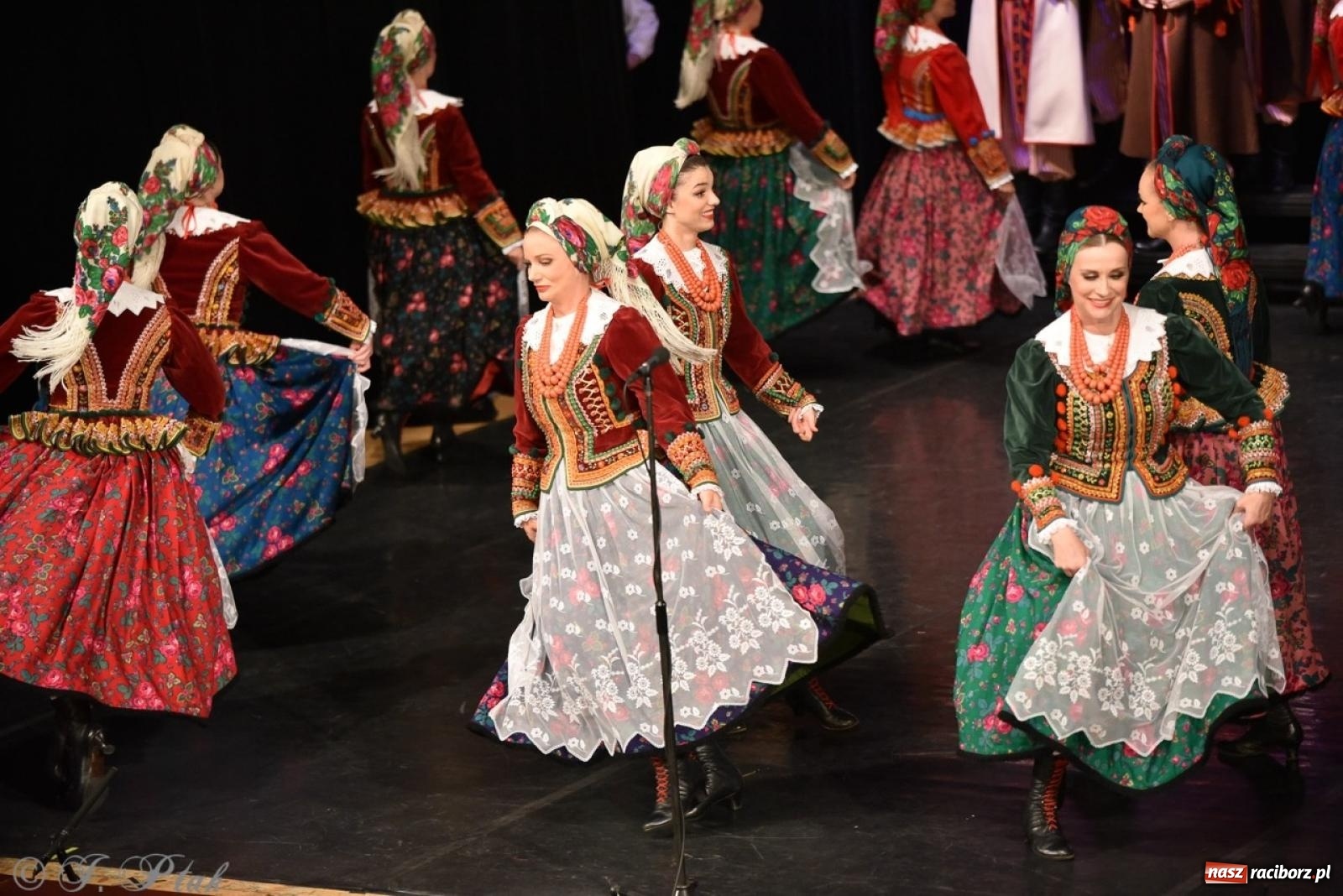 Zdjęcie w galerii na portalu naszraciborz.pl: ZPiT ŚLĄSK wrócił do Raciborza. Wyśmienity koncert na deskach RCK-u wiadomości z regionu