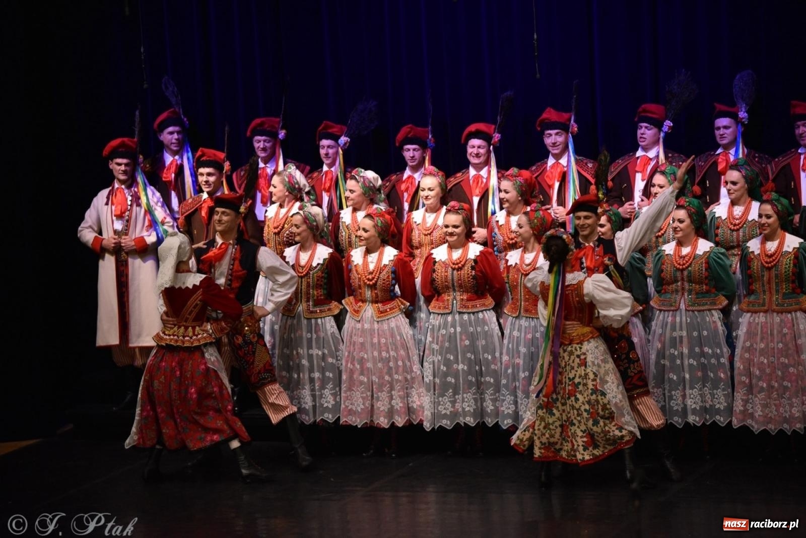 Zdjęcie w galerii na portalu naszraciborz.pl: ZPiT ŚLĄSK wrócił do Raciborza. Wyśmienity koncert na deskach RCK-u wiadomości z regionu