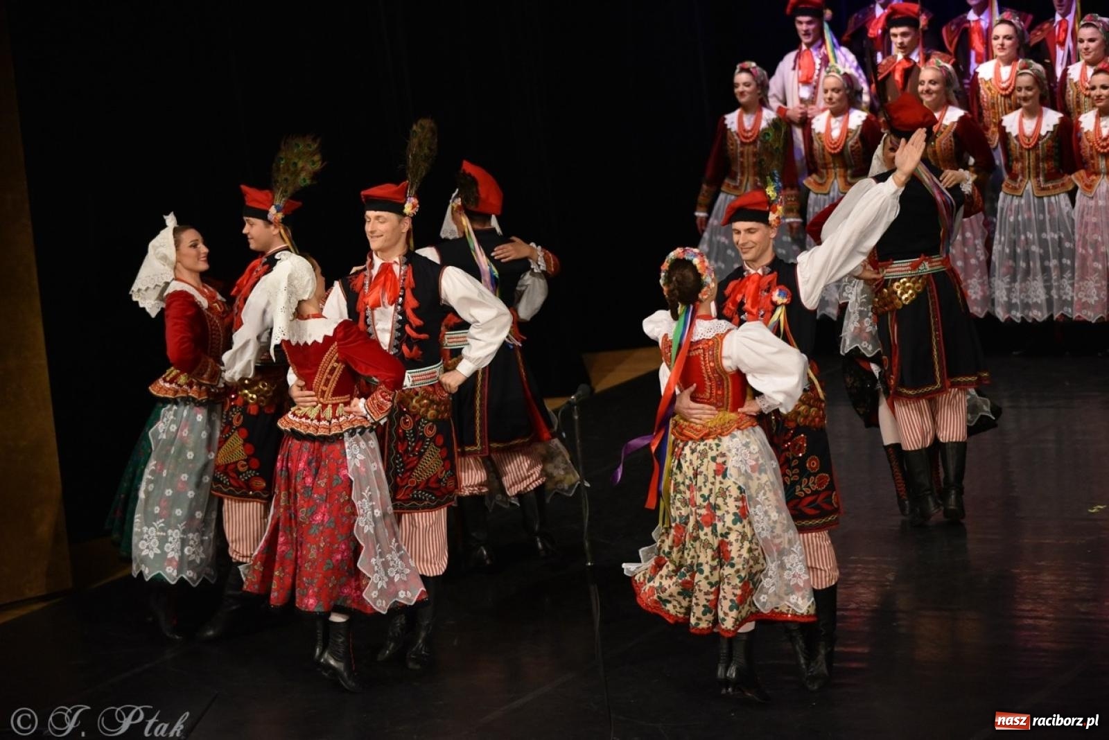 Zdjęcie w galerii na portalu naszraciborz.pl: ZPiT ŚLĄSK wrócił do Raciborza. Wyśmienity koncert na deskach RCK-u wiadomości z regionu