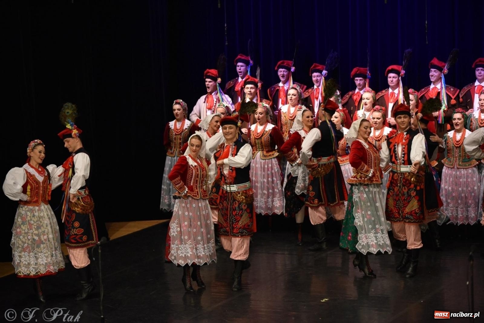 Zdjęcie w galerii na portalu naszraciborz.pl: ZPiT ŚLĄSK wrócił do Raciborza. Wyśmienity koncert na deskach RCK-u wiadomości z regionu