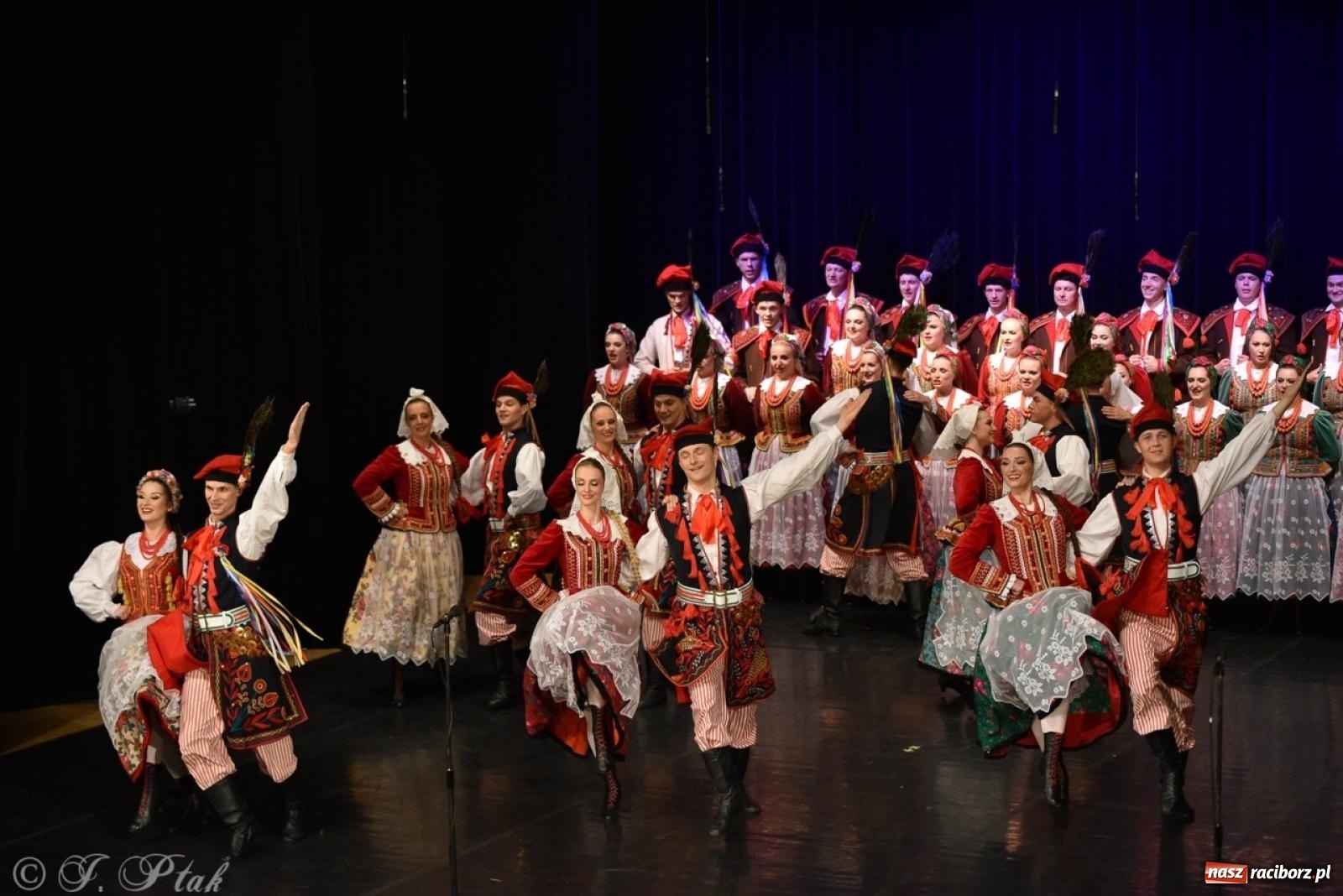 Zdjęcie w galerii na portalu naszraciborz.pl: ZPiT ŚLĄSK wrócił do Raciborza. Wyśmienity koncert na deskach RCK-u wiadomości z regionu