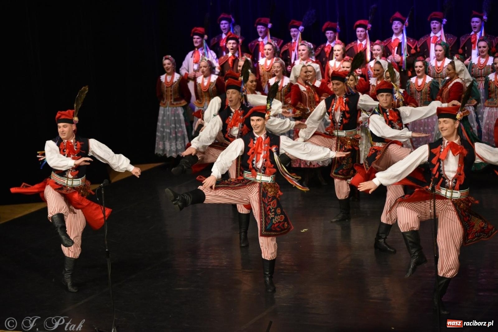 Zdjęcie w galerii na portalu naszraciborz.pl: ZPiT ŚLĄSK wrócił do Raciborza. Wyśmienity koncert na deskach RCK-u wiadomości z regionu