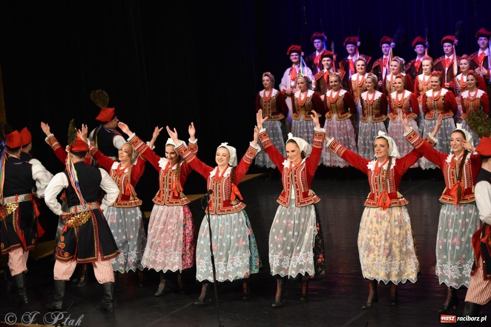 Zdjęcie w galerii na portalu naszraciborz.pl: ZPiT ŚLĄSK wrócił do Raciborza. Wyśmienity koncert na deskach RCK-u wiadomości z regionu