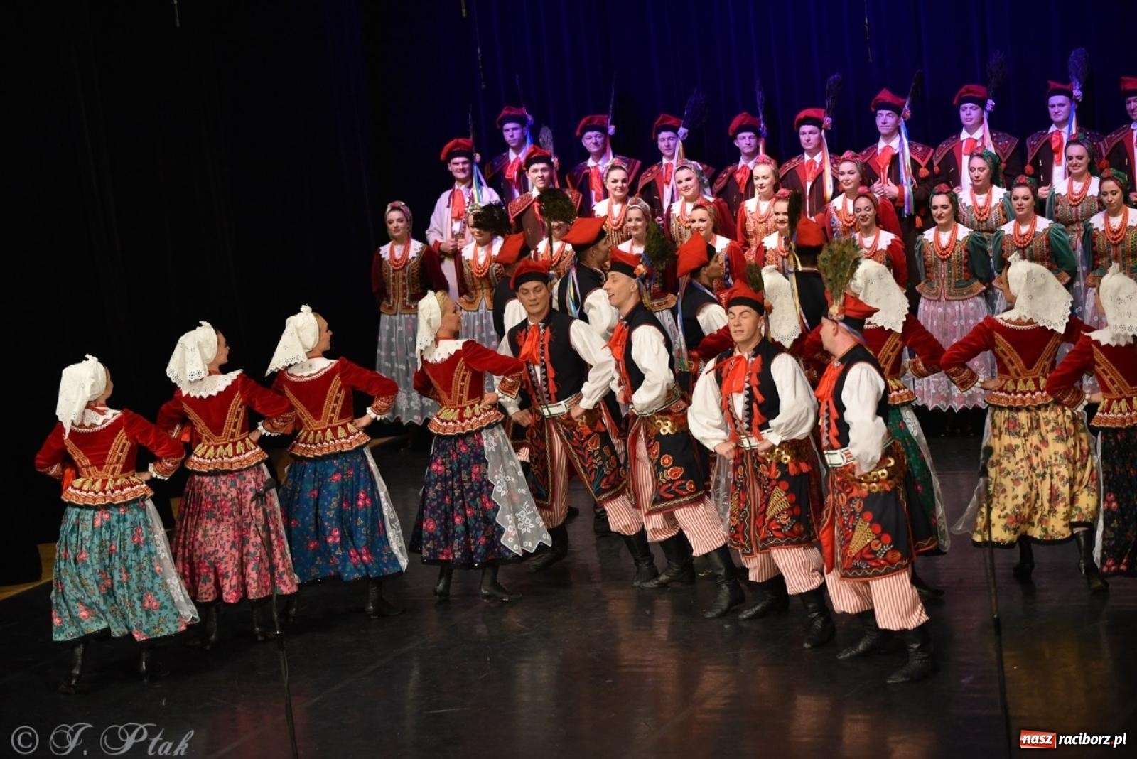 Zdjęcie w galerii na portalu naszraciborz.pl: ZPiT ŚLĄSK wrócił do Raciborza. Wyśmienity koncert na deskach RCK-u wiadomości z regionu