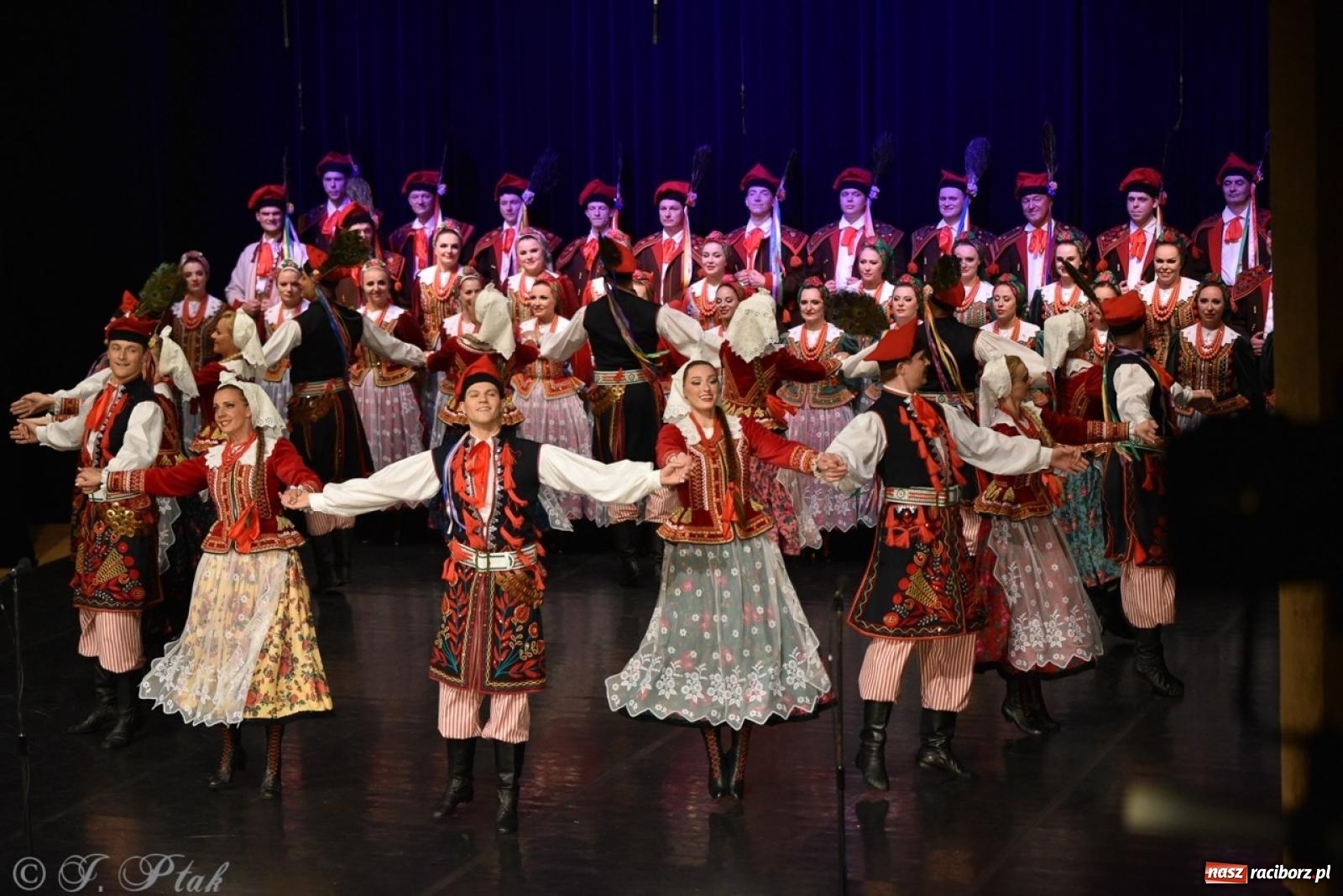 Zdjęcie w galerii na portalu naszraciborz.pl: ZPiT ŚLĄSK wrócił do Raciborza. Wyśmienity koncert na deskach RCK-u wiadomości z regionu