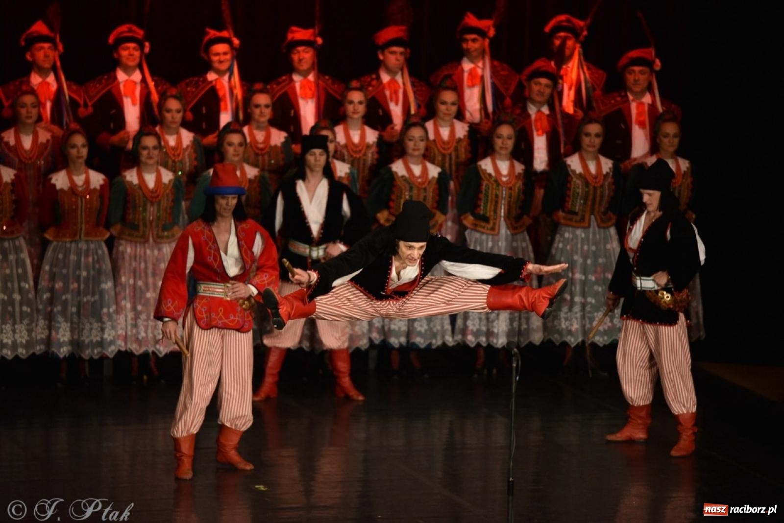 Zdjęcie w galerii na portalu naszraciborz.pl: ZPiT ŚLĄSK wrócił do Raciborza. Wyśmienity koncert na deskach RCK-u wiadomości z regionu