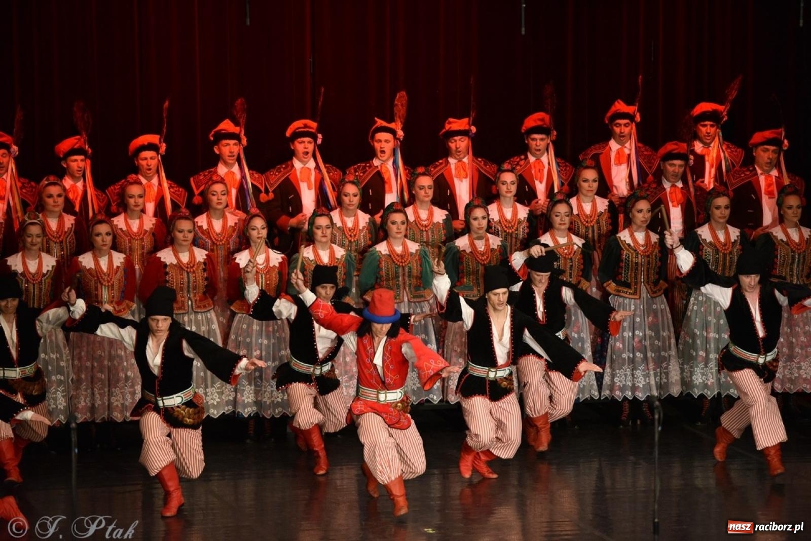 Zdjęcie w galerii na portalu naszraciborz.pl: ZPiT ŚLĄSK wrócił do Raciborza. Wyśmienity koncert na deskach RCK-u wiadomości z regionu