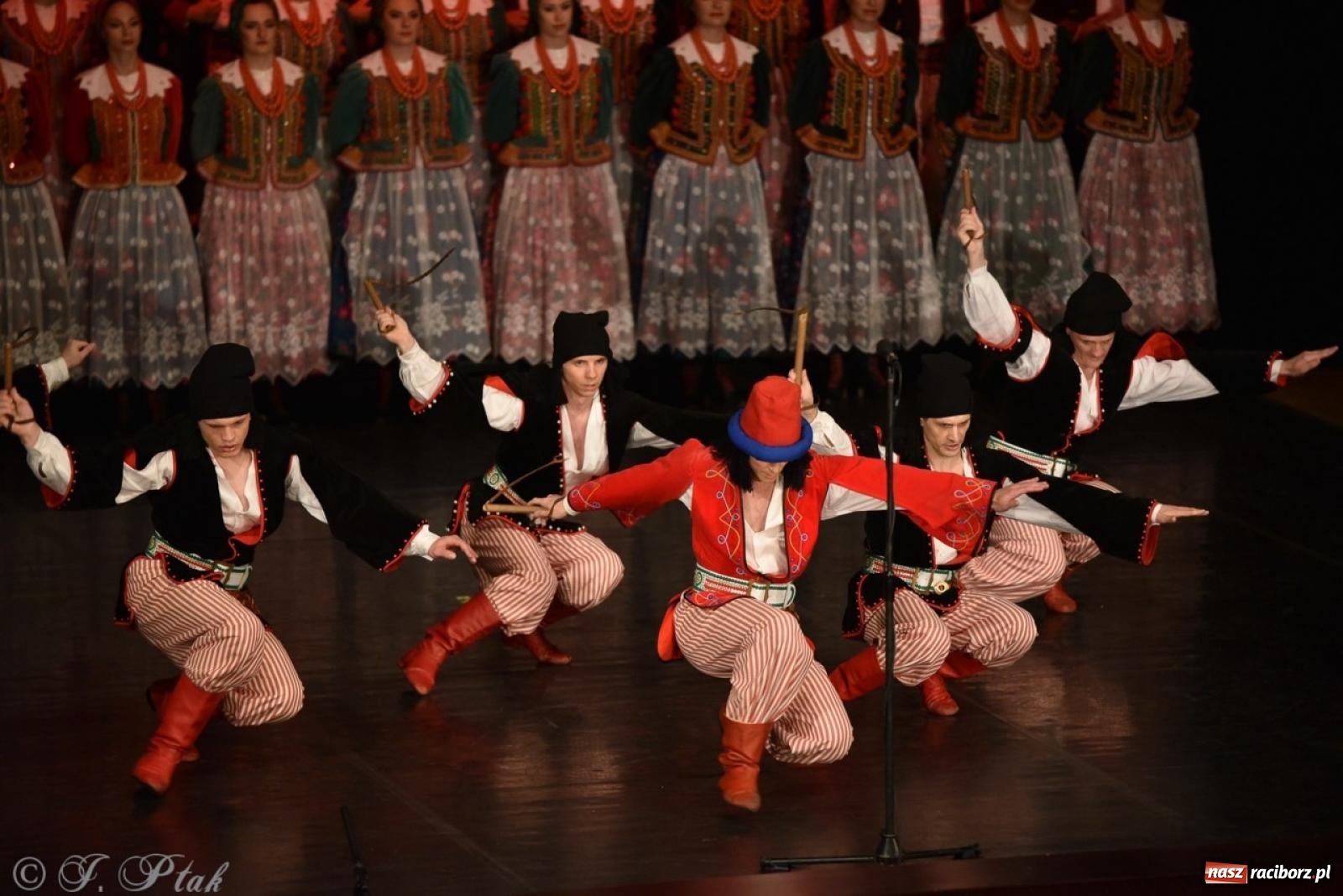 Zdjęcie w galerii na portalu naszraciborz.pl: ZPiT ŚLĄSK wrócił do Raciborza. Wyśmienity koncert na deskach RCK-u wiadomości z regionu