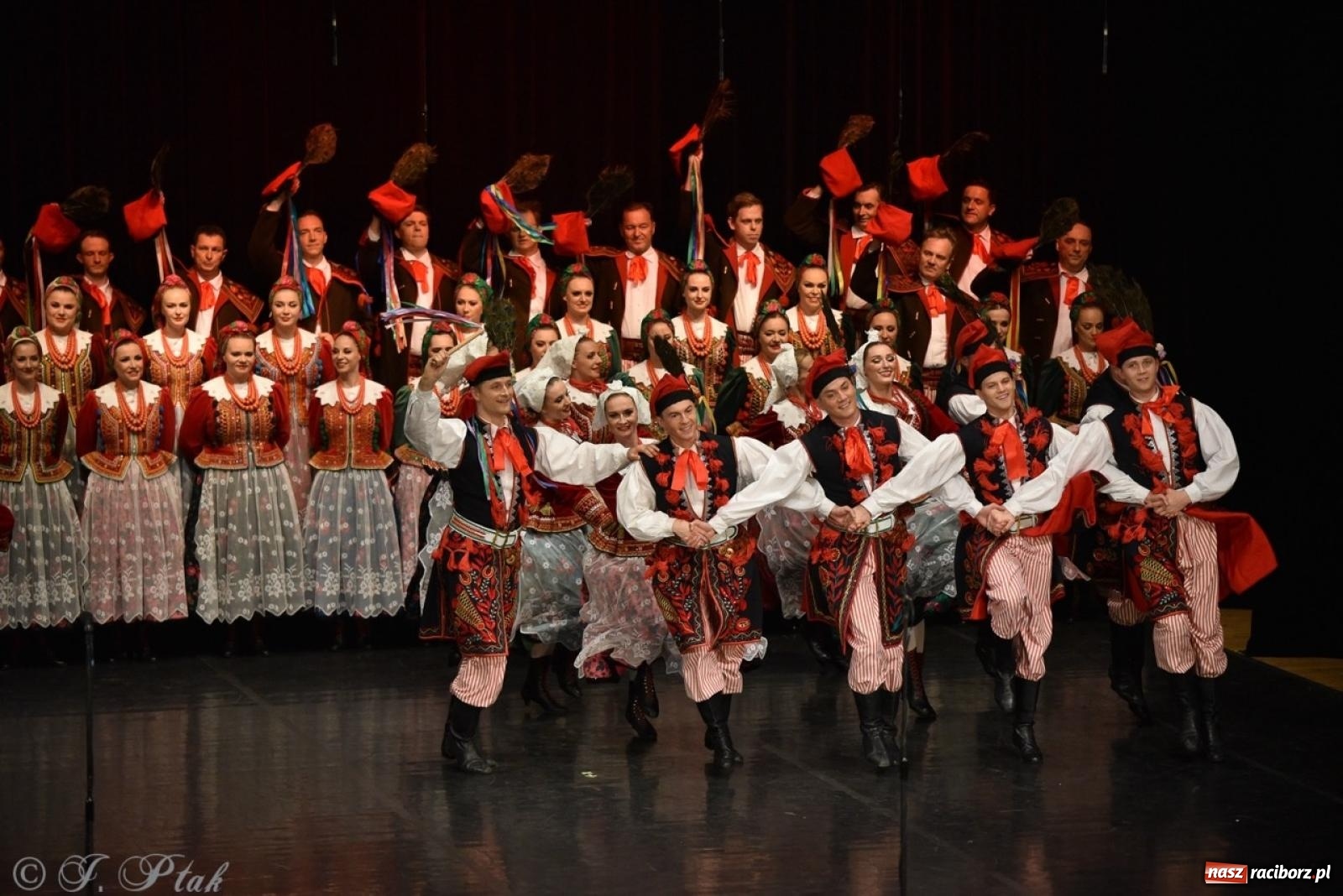 Zdjęcie w galerii na portalu naszraciborz.pl: ZPiT ŚLĄSK wrócił do Raciborza. Wyśmienity koncert na deskach RCK-u wiadomości z regionu