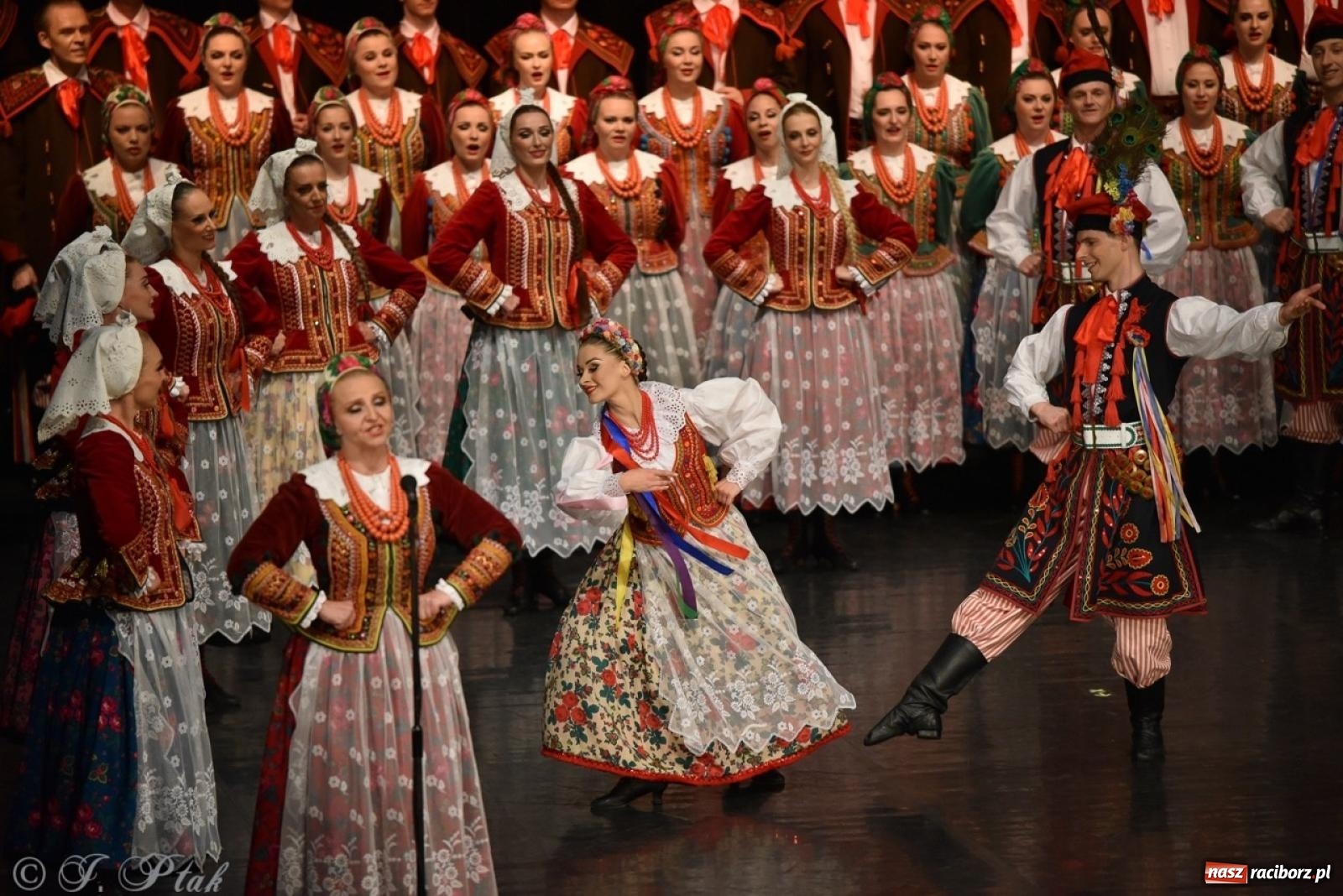 Zdjęcie w galerii na portalu naszraciborz.pl: ZPiT ŚLĄSK wrócił do Raciborza. Wyśmienity koncert na deskach RCK-u wiadomości z regionu