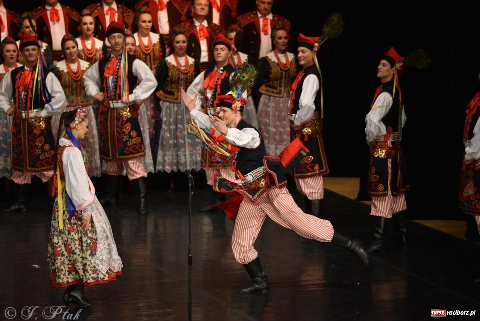 Zdjęcie w galerii na portalu naszraciborz.pl: ZPiT ŚLĄSK wrócił do Raciborza. Wyśmienity koncert na deskach RCK-u wiadomości z regionu