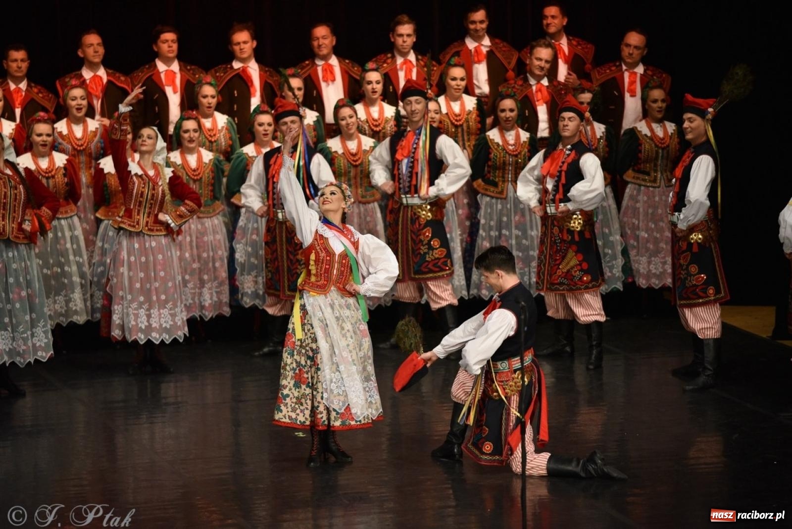 Zdjęcie w galerii na portalu naszraciborz.pl: ZPiT ŚLĄSK wrócił do Raciborza. Wyśmienity koncert na deskach RCK-u wiadomości z regionu