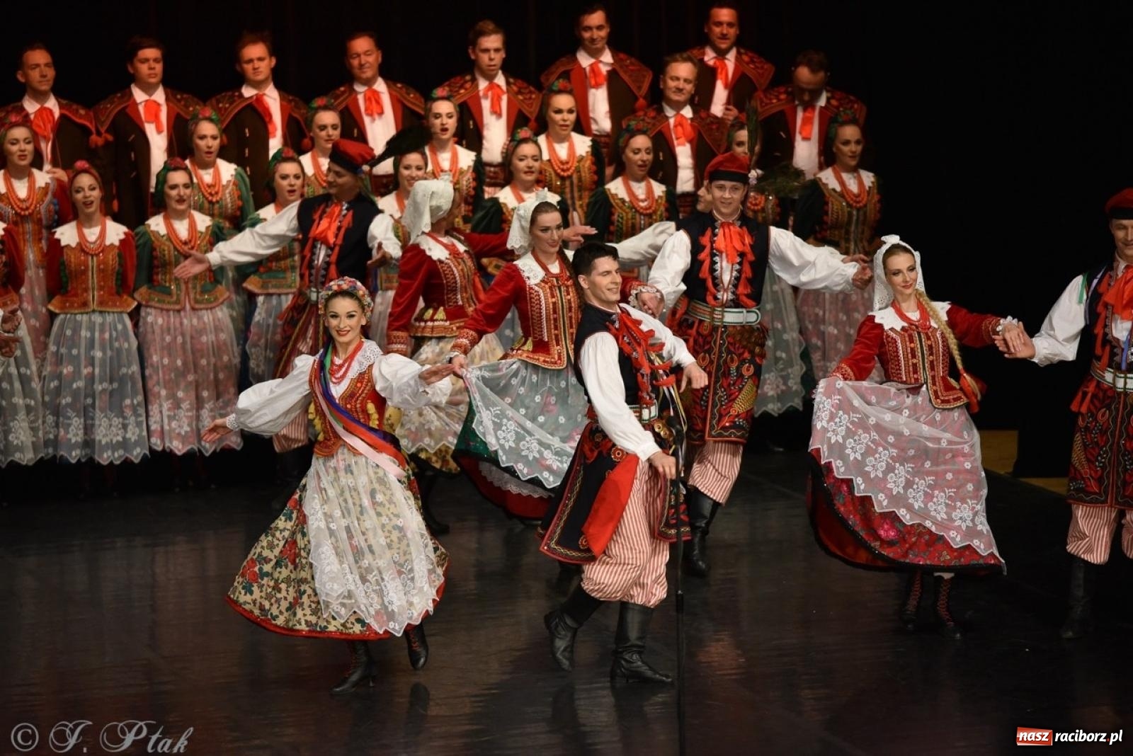 Zdjęcie w galerii na portalu naszraciborz.pl: ZPiT ŚLĄSK wrócił do Raciborza. Wyśmienity koncert na deskach RCK-u wiadomości z regionu