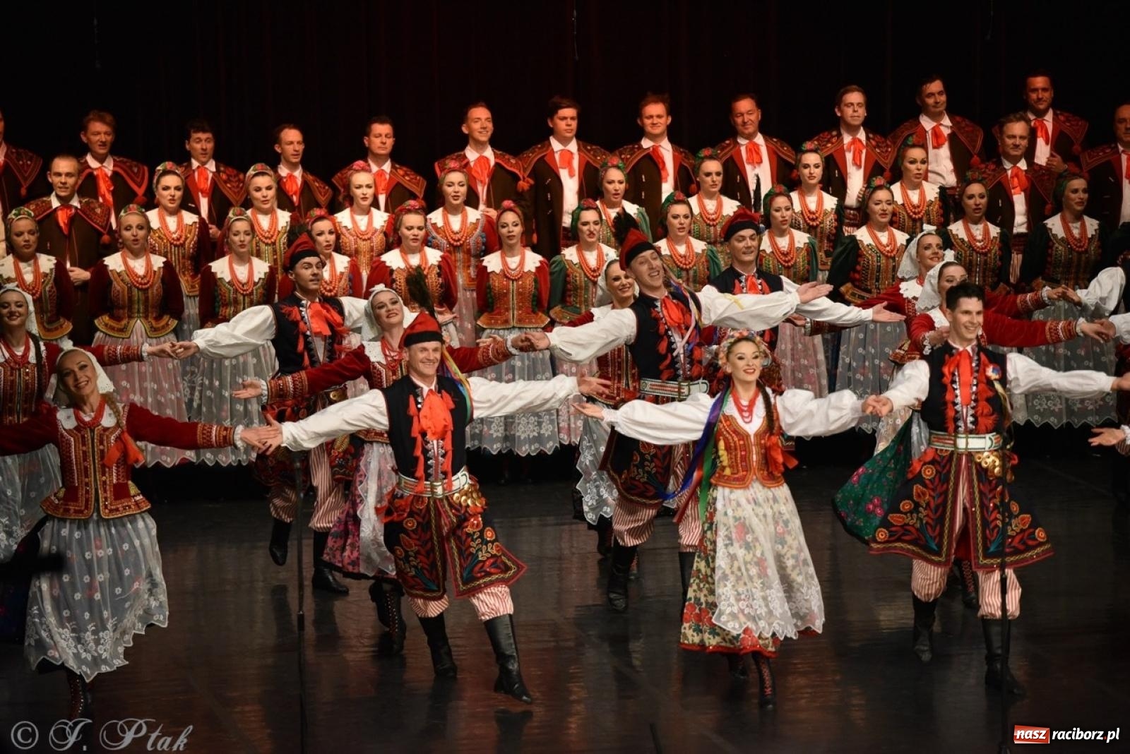 Zdjęcie w galerii na portalu naszraciborz.pl: ZPiT ŚLĄSK wrócił do Raciborza. Wyśmienity koncert na deskach RCK-u wiadomości z regionu