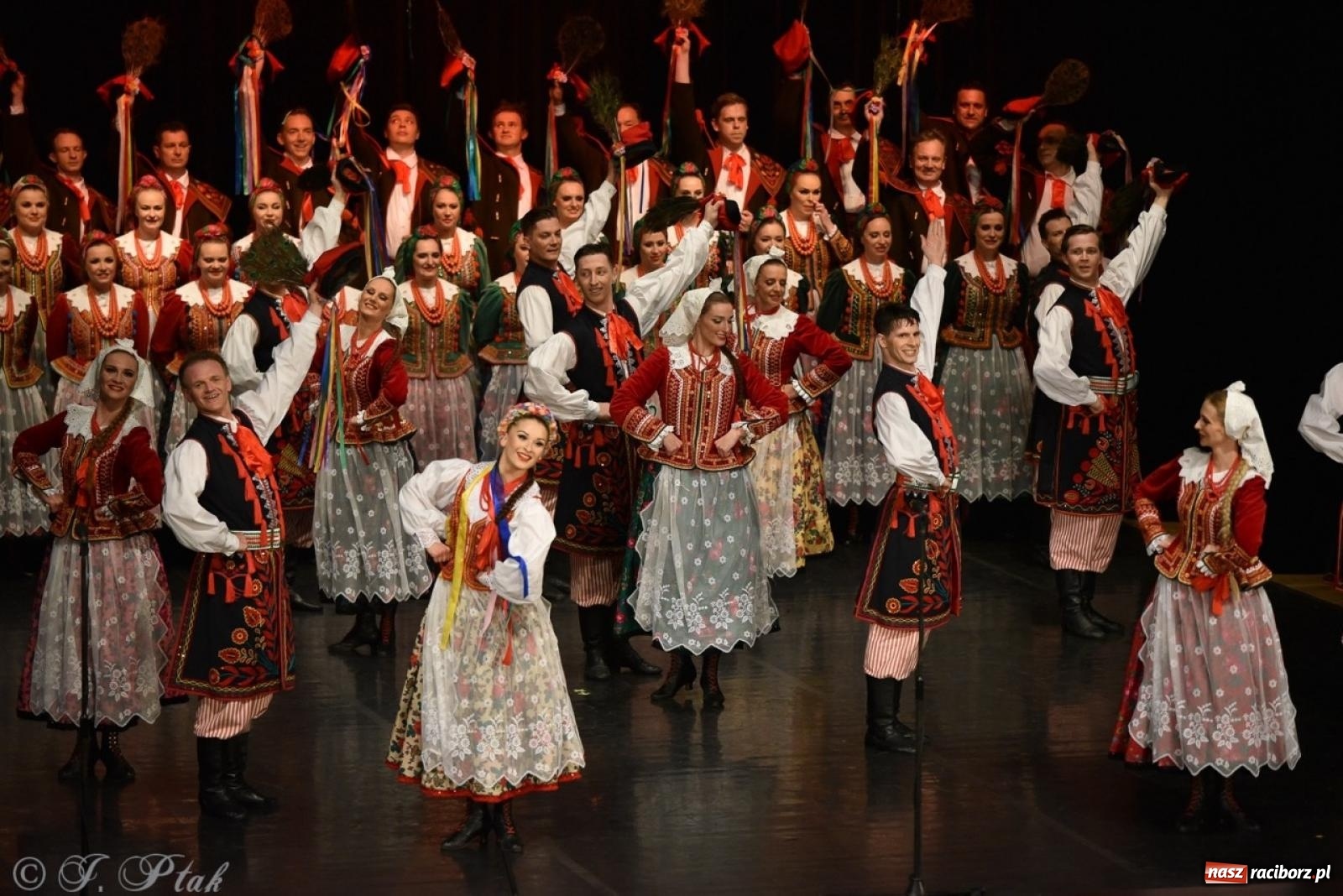 Zdjęcie w galerii na portalu naszraciborz.pl: ZPiT ŚLĄSK wrócił do Raciborza. Wyśmienity koncert na deskach RCK-u wiadomości z regionu