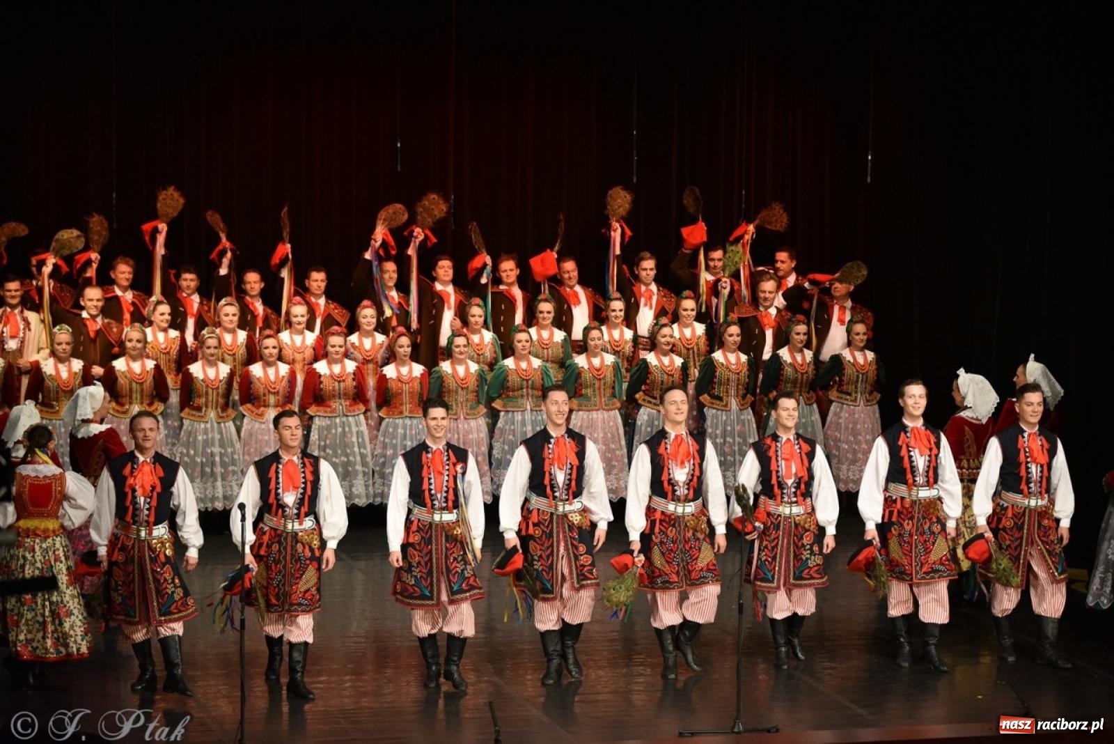 Zdjęcie w galerii na portalu naszraciborz.pl: ZPiT ŚLĄSK wrócił do Raciborza. Wyśmienity koncert na deskach RCK-u wiadomości z regionu