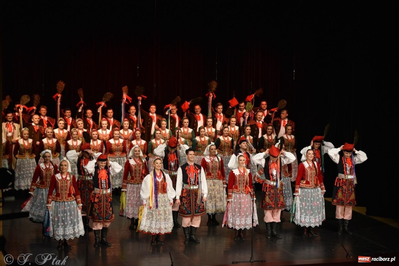 Zdjęcie w galerii na portalu naszraciborz.pl: ZPiT ŚLĄSK wrócił do Raciborza. Wyśmienity koncert na deskach RCK-u wiadomości z regionu