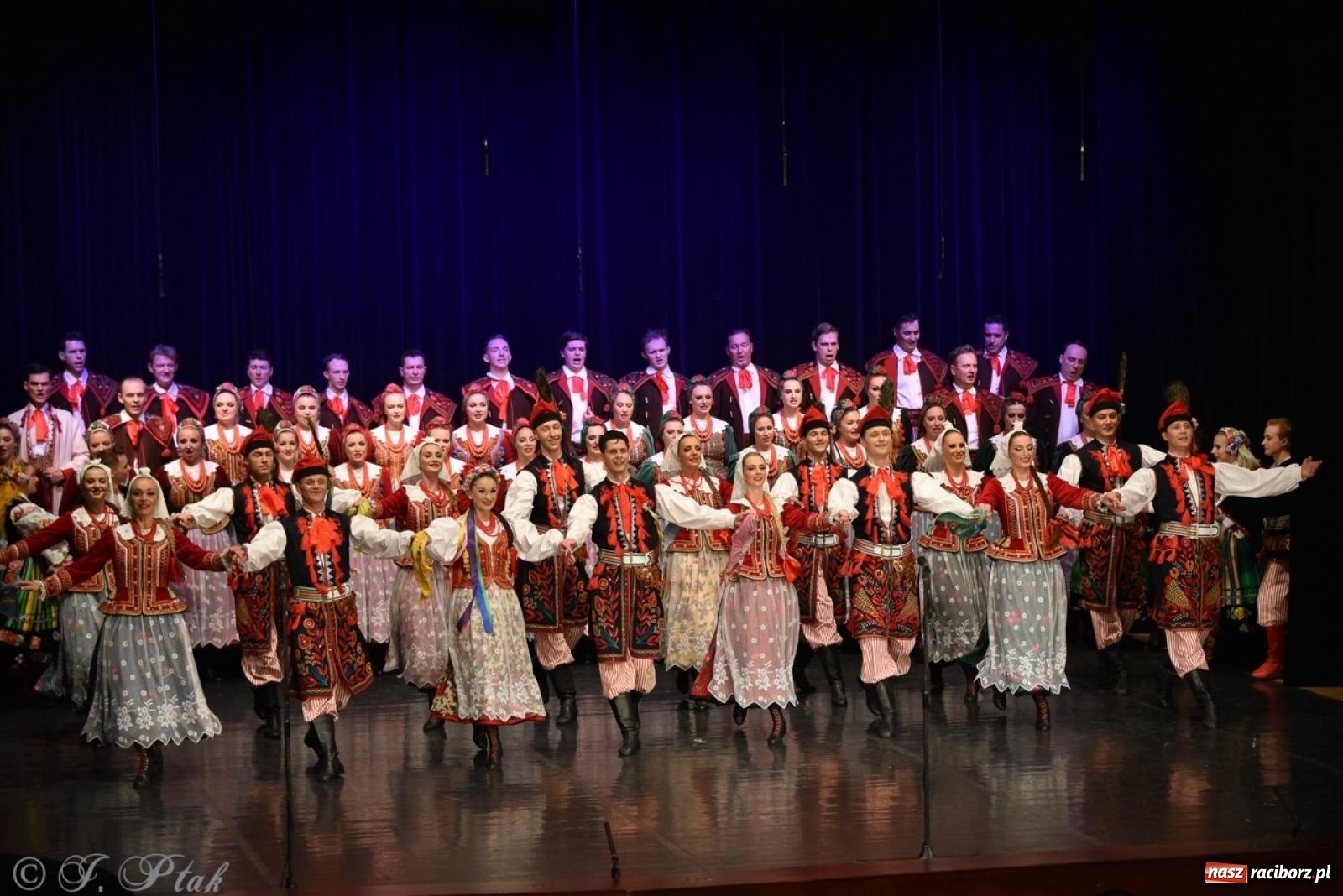 Zdjęcie w galerii na portalu naszraciborz.pl: ZPiT ŚLĄSK wrócił do Raciborza. Wyśmienity koncert na deskach RCK-u wiadomości z regionu