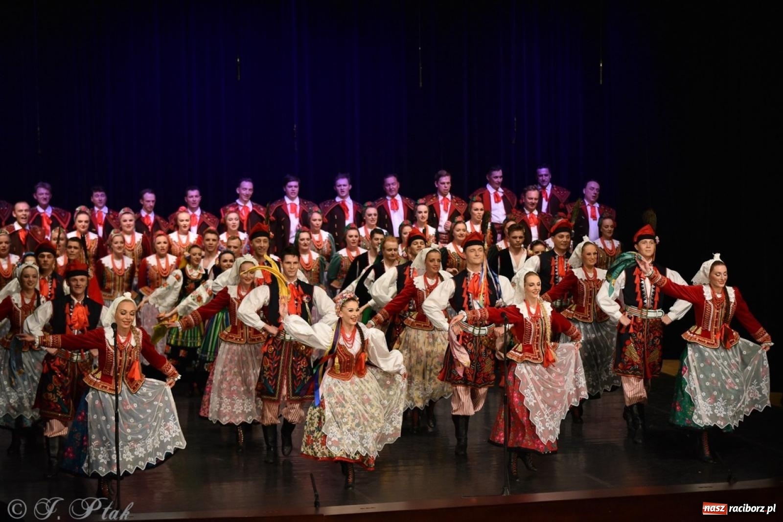 Zdjęcie w galerii na portalu naszraciborz.pl: ZPiT ŚLĄSK wrócił do Raciborza. Wyśmienity koncert na deskach RCK-u wiadomości z regionu