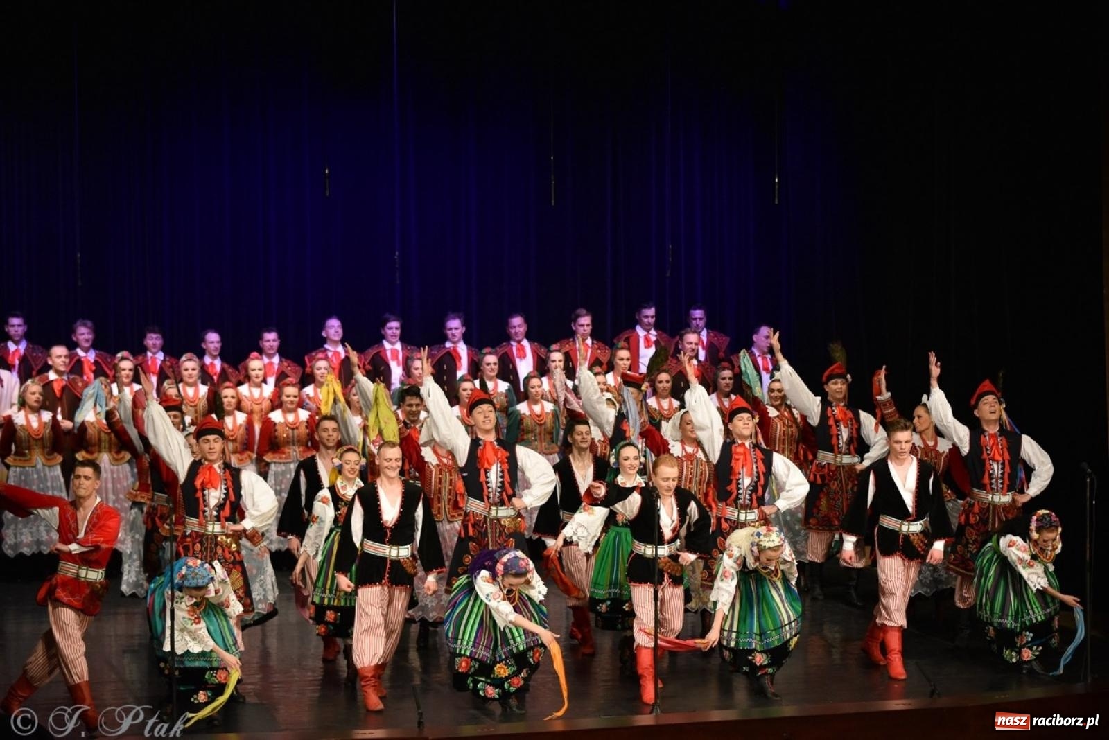 Zdjęcie w galerii na portalu naszraciborz.pl: ZPiT ŚLĄSK wrócił do Raciborza. Wyśmienity koncert na deskach RCK-u wiadomości z regionu