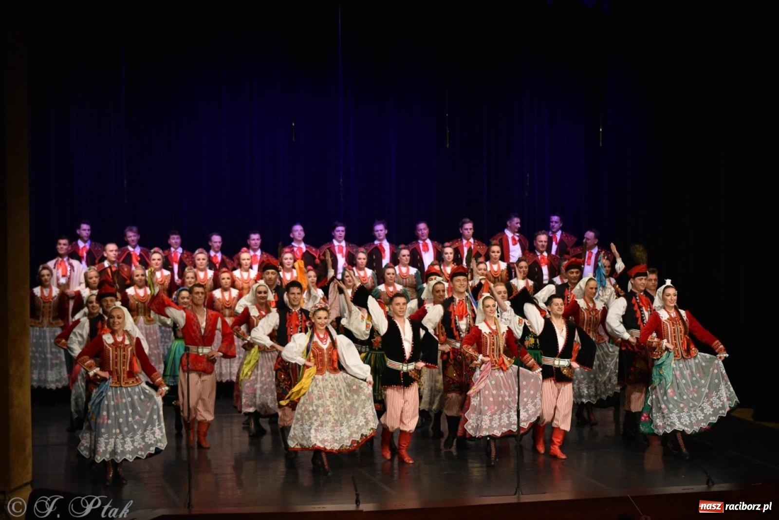 Zdjęcie w galerii na portalu naszraciborz.pl: ZPiT ŚLĄSK wrócił do Raciborza. Wyśmienity koncert na deskach RCK-u wiadomości z regionu