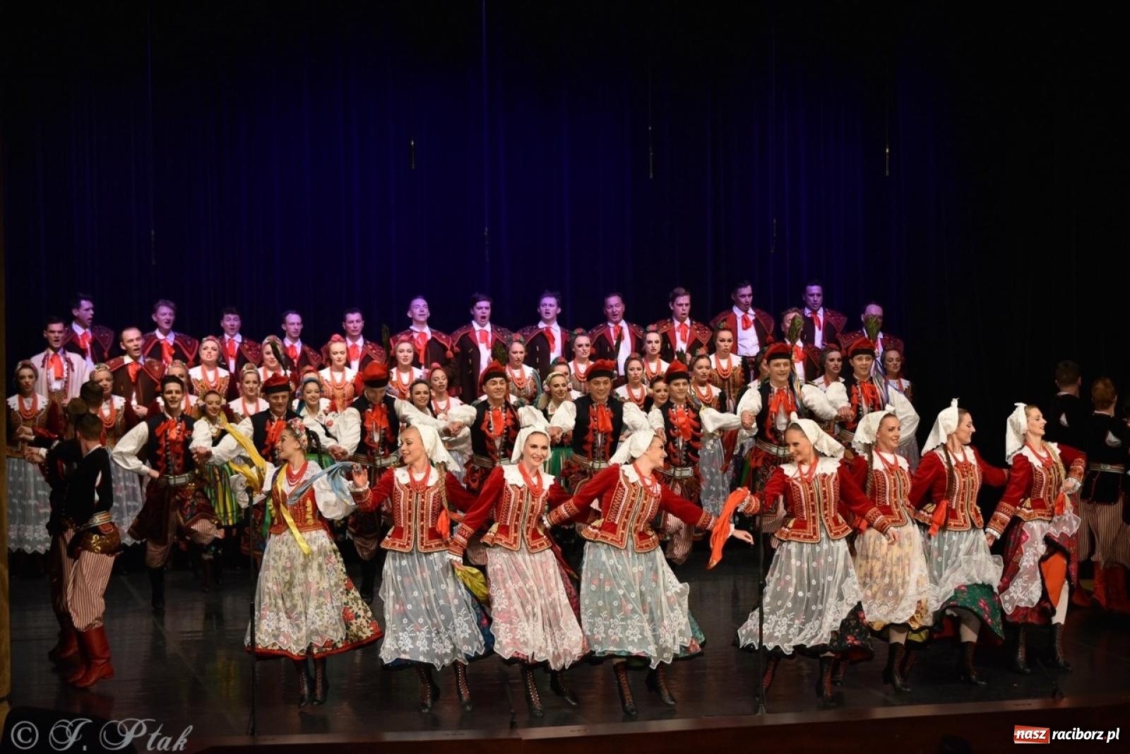 Zdjęcie w galerii na portalu naszraciborz.pl: ZPiT ŚLĄSK wrócił do Raciborza. Wyśmienity koncert na deskach RCK-u wiadomości z regionu