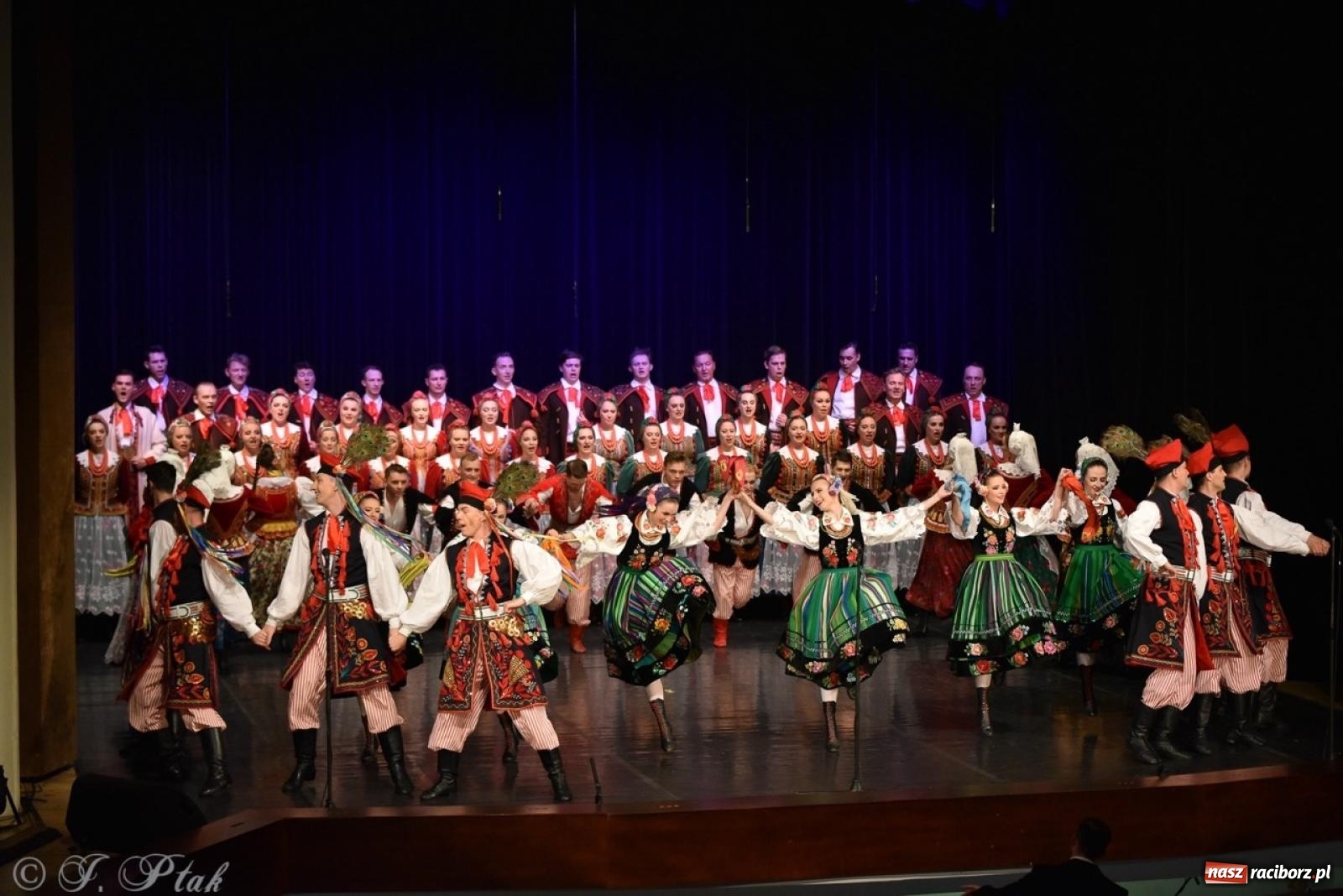 Zdjęcie w galerii na portalu naszraciborz.pl: ZPiT ŚLĄSK wrócił do Raciborza. Wyśmienity koncert na deskach RCK-u wiadomości z regionu