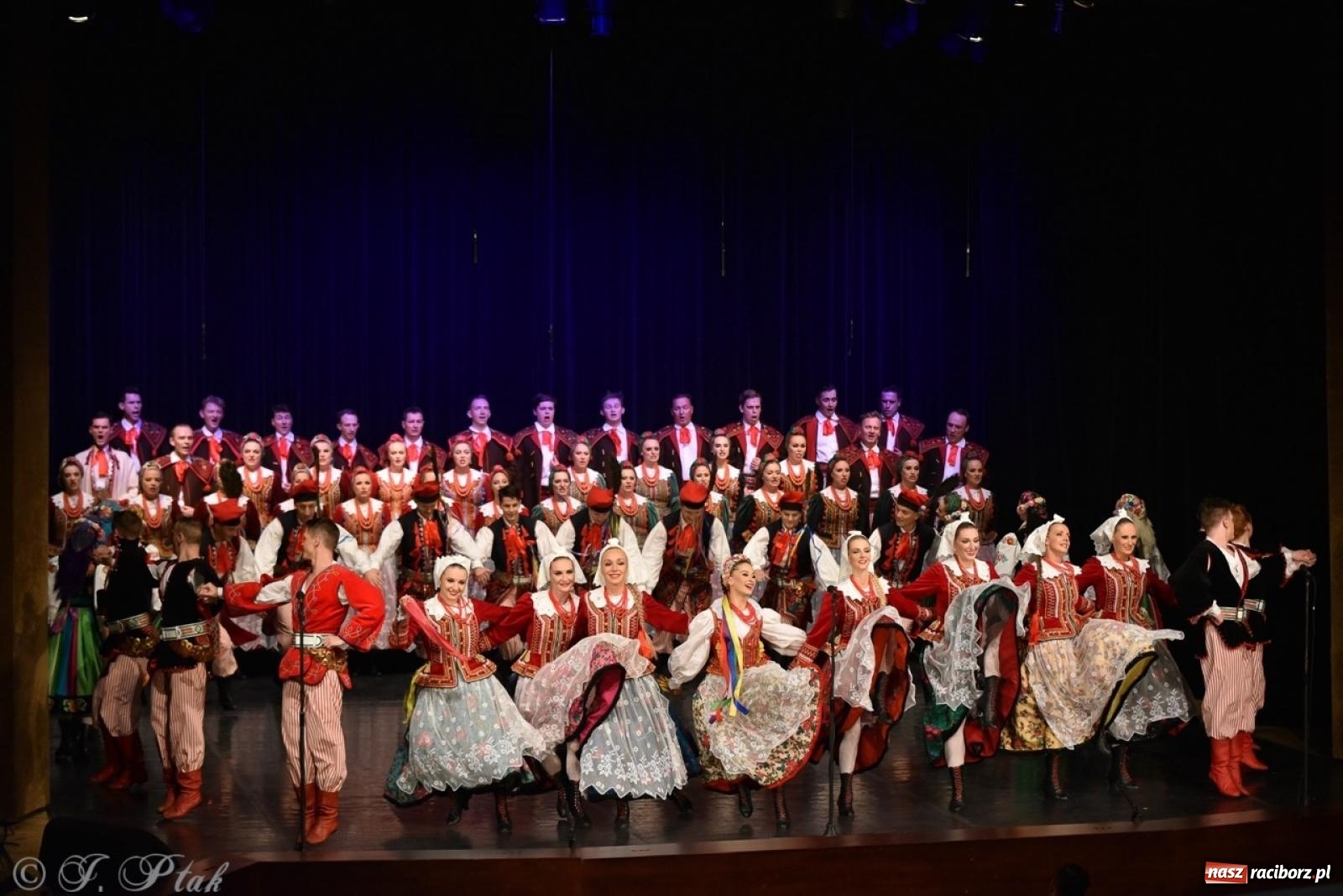 Zdjęcie w galerii na portalu naszraciborz.pl: ZPiT ŚLĄSK wrócił do Raciborza. Wyśmienity koncert na deskach RCK-u wiadomości z regionu