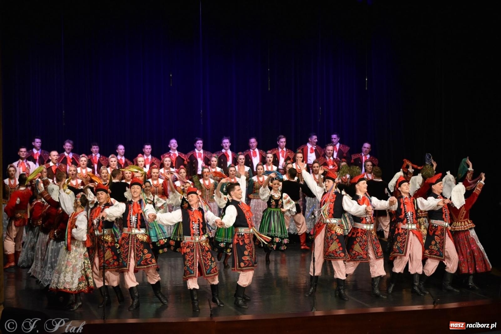 Zdjęcie w galerii na portalu naszraciborz.pl: ZPiT ŚLĄSK wrócił do Raciborza. Wyśmienity koncert na deskach RCK-u wiadomości z regionu