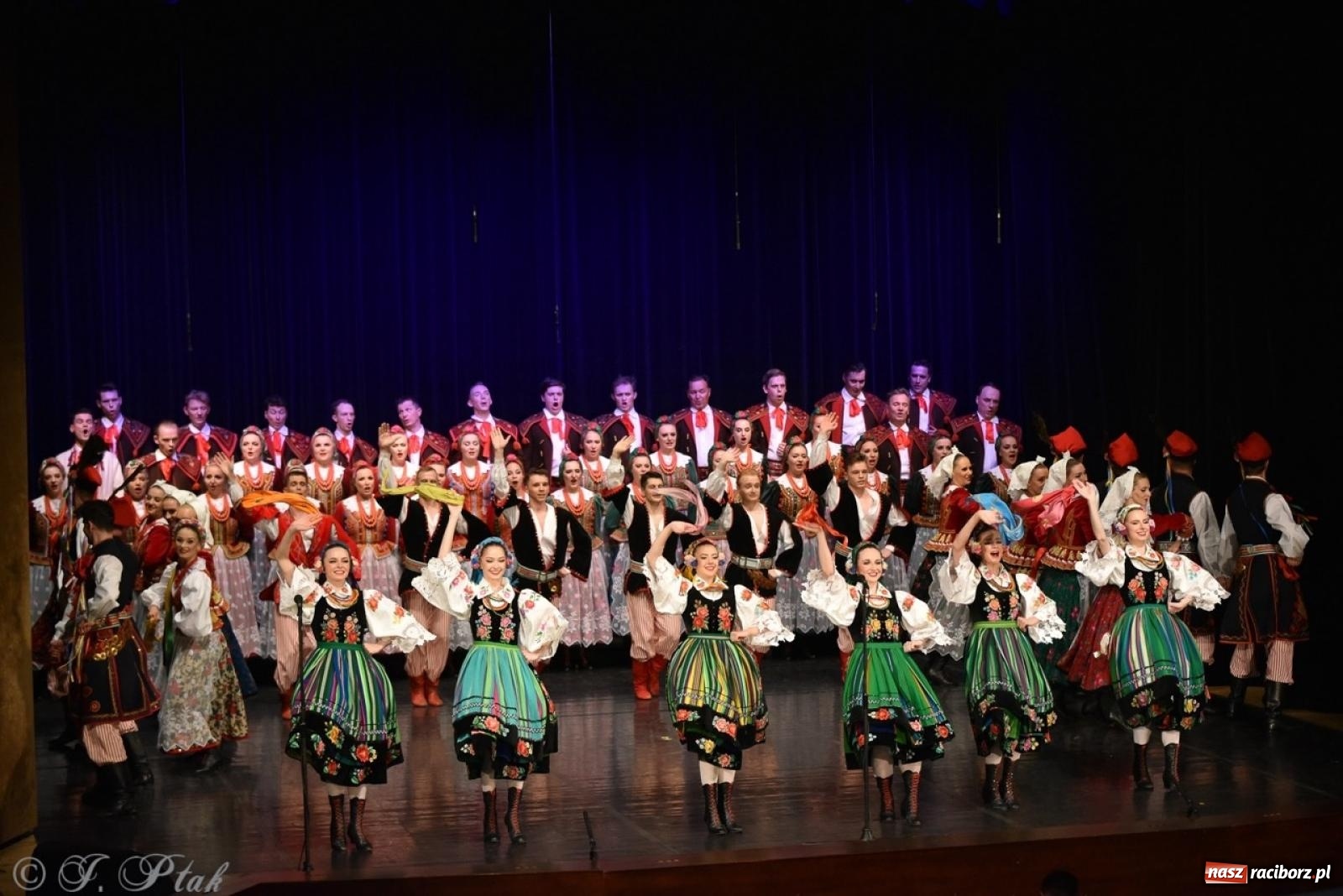 Zdjęcie w galerii na portalu naszraciborz.pl: ZPiT ŚLĄSK wrócił do Raciborza. Wyśmienity koncert na deskach RCK-u wiadomości z regionu