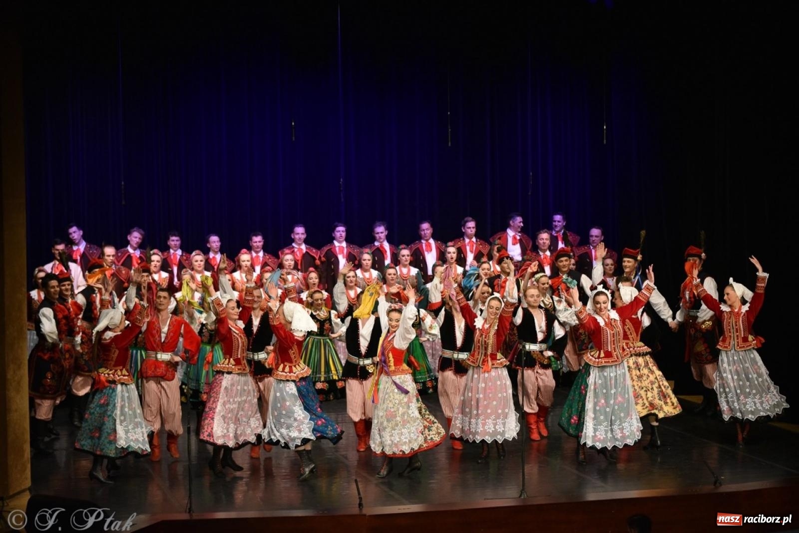 Zdjęcie w galerii na portalu naszraciborz.pl: ZPiT ŚLĄSK wrócił do Raciborza. Wyśmienity koncert na deskach RCK-u wiadomości z regionu