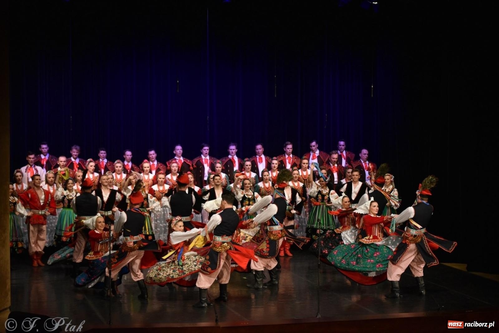 Zdjęcie w galerii na portalu naszraciborz.pl: ZPiT ŚLĄSK wrócił do Raciborza. Wyśmienity koncert na deskach RCK-u wiadomości z regionu