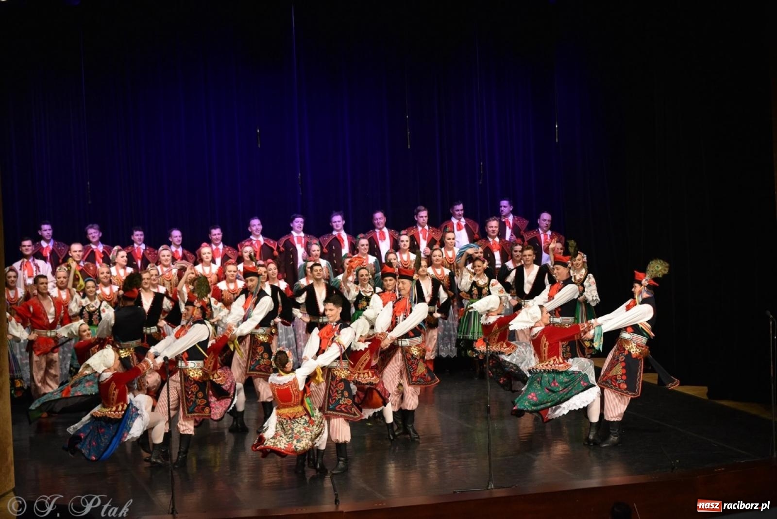 Zdjęcie w galerii na portalu naszraciborz.pl: ZPiT ŚLĄSK wrócił do Raciborza. Wyśmienity koncert na deskach RCK-u wiadomości z regionu