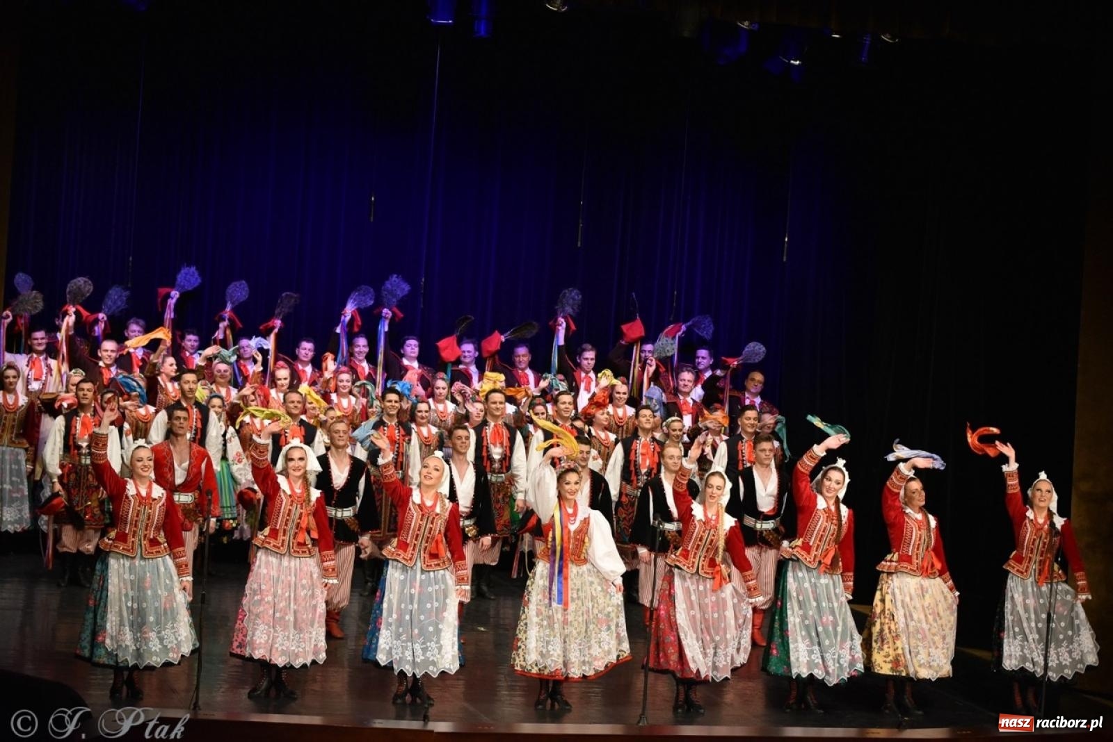 Zdjęcie w galerii na portalu naszraciborz.pl: ZPiT ŚLĄSK wrócił do Raciborza. Wyśmienity koncert na deskach RCK-u wiadomości z regionu