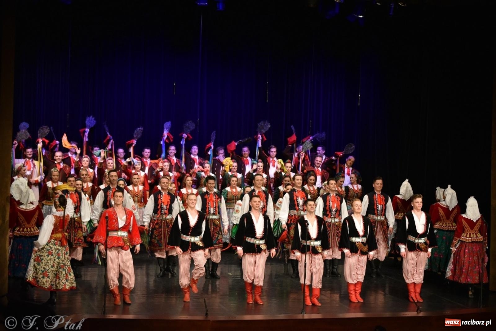 Zdjęcie w galerii na portalu naszraciborz.pl: ZPiT ŚLĄSK wrócił do Raciborza. Wyśmienity koncert na deskach RCK-u wiadomości z regionu