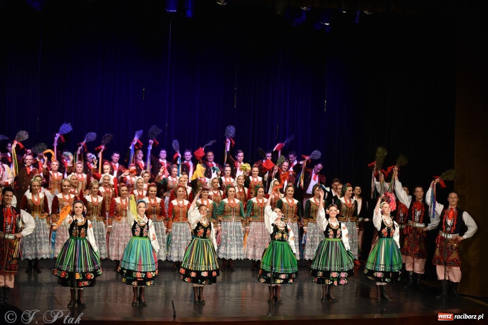 Zdjęcie w galerii na portalu naszraciborz.pl: ZPiT ŚLĄSK wrócił do Raciborza. Wyśmienity koncert na deskach RCK-u wiadomości z regionu