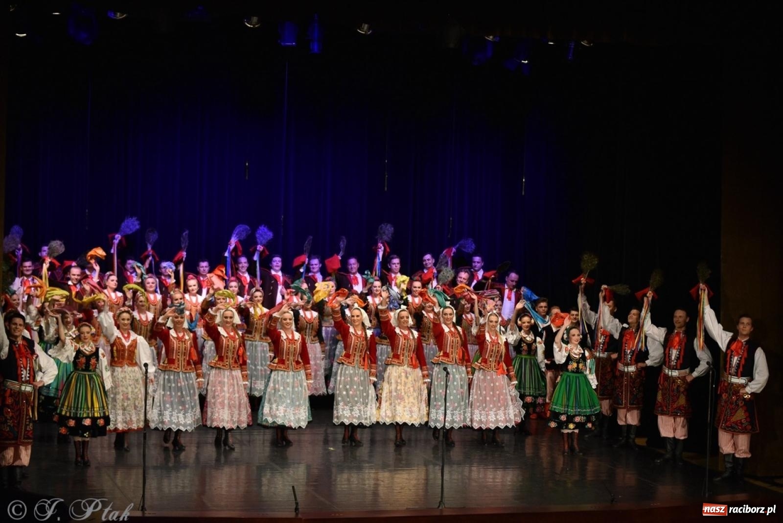 Zdjęcie w galerii na portalu naszraciborz.pl: ZPiT ŚLĄSK wrócił do Raciborza. Wyśmienity koncert na deskach RCK-u wiadomości z regionu