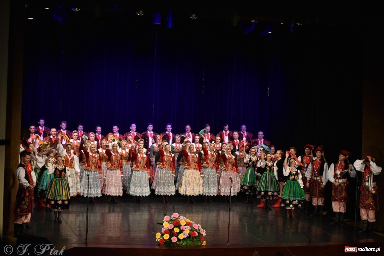 Zdjęcie w galerii na portalu naszraciborz.pl: ZPiT ŚLĄSK wrócił do Raciborza. Wyśmienity koncert na deskach RCK-u wiadomości z regionu