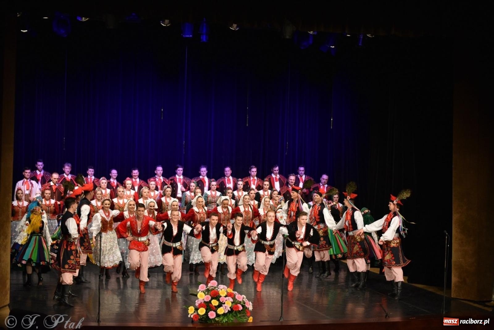 Zdjęcie w galerii na portalu naszraciborz.pl: ZPiT ŚLĄSK wrócił do Raciborza. Wyśmienity koncert na deskach RCK-u wiadomości z regionu