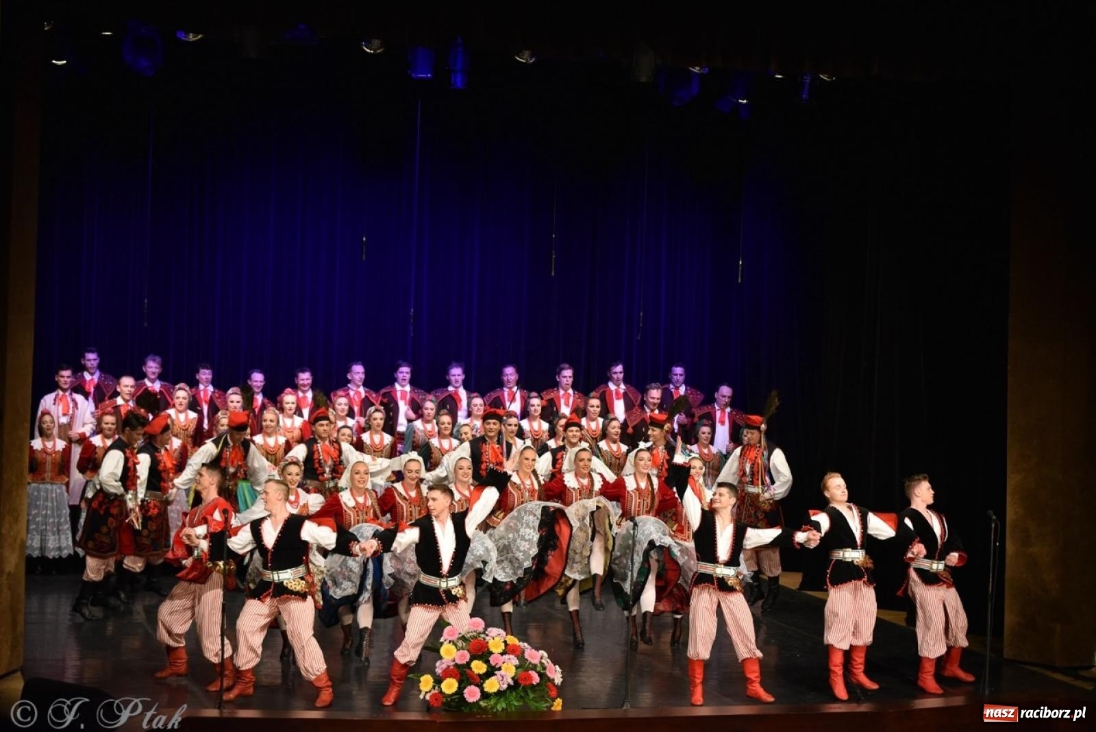 Zdjęcie w galerii na portalu naszraciborz.pl: ZPiT ŚLĄSK wrócił do Raciborza. Wyśmienity koncert na deskach RCK-u wiadomości z regionu