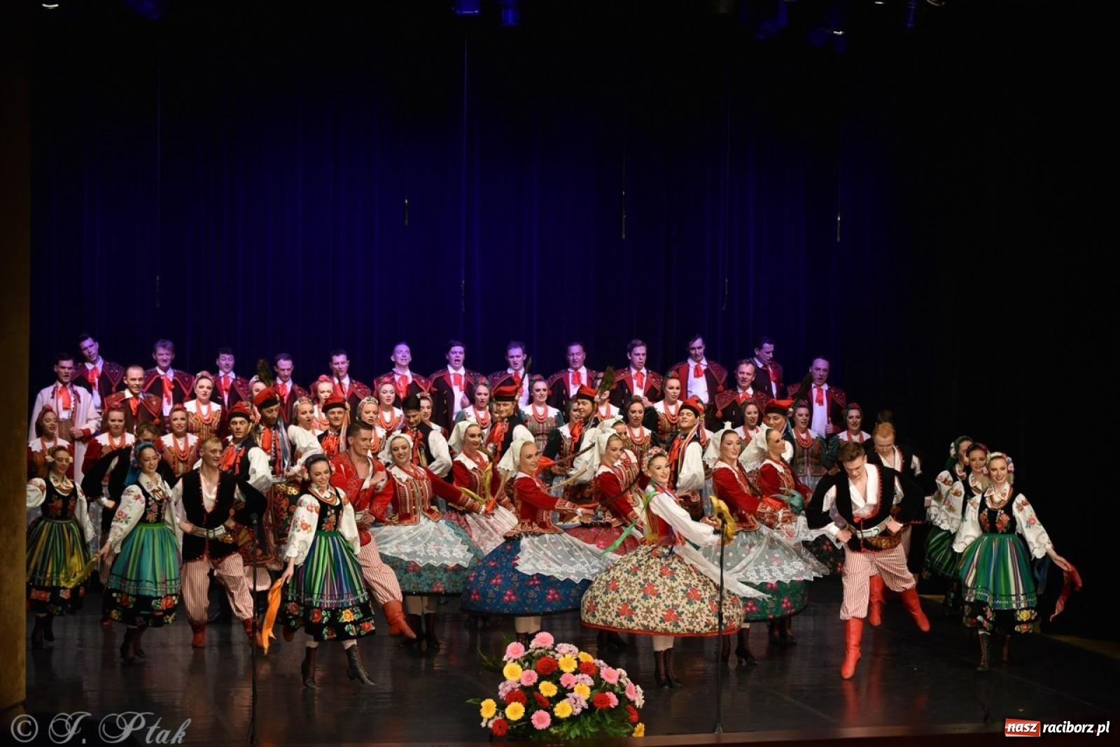 Zdjęcie w galerii na portalu naszraciborz.pl: ZPiT ŚLĄSK wrócił do Raciborza. Wyśmienity koncert na deskach RCK-u wiadomości z regionu