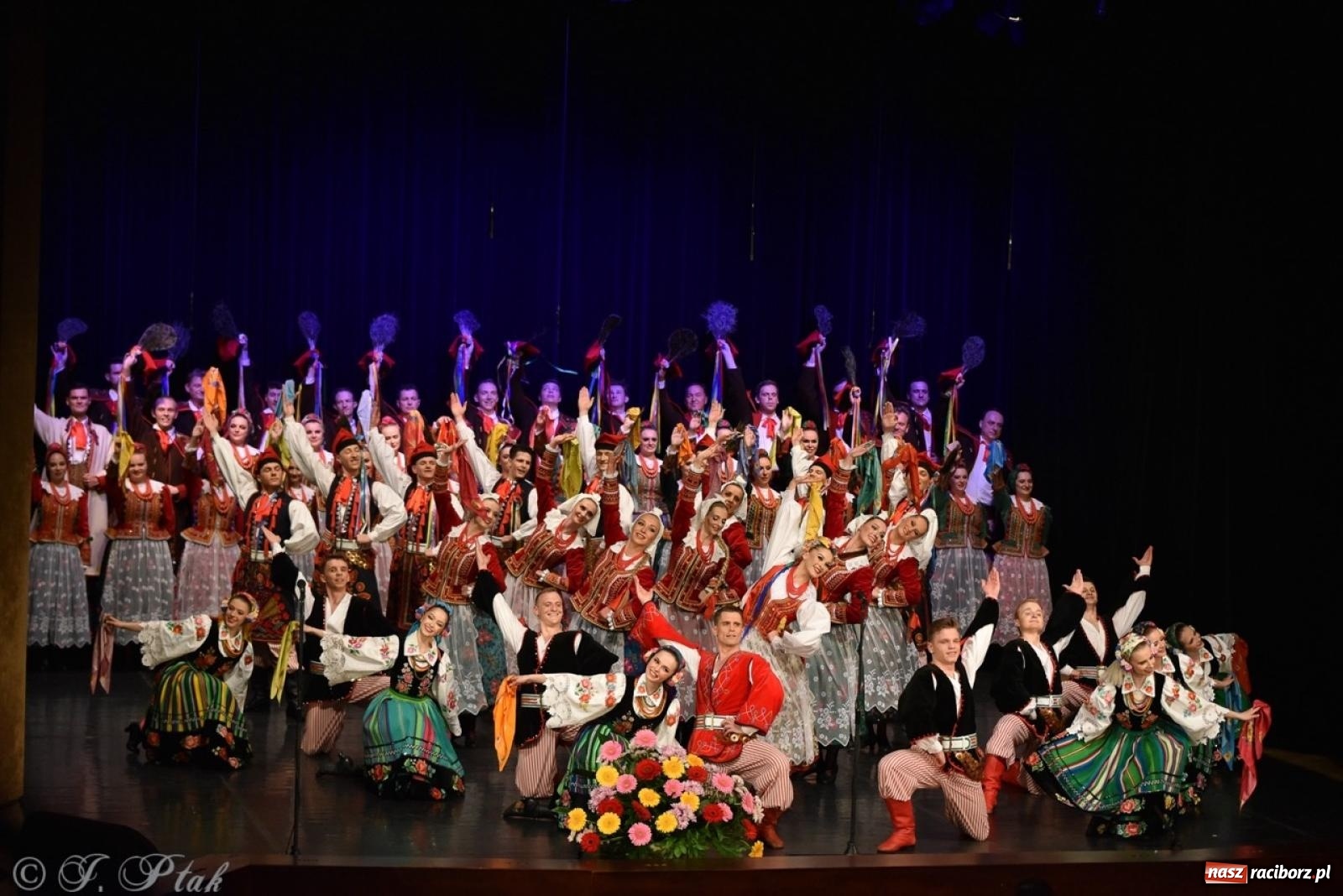 Zdjęcie w galerii na portalu naszraciborz.pl: ZPiT ŚLĄSK wrócił do Raciborza. Wyśmienity koncert na deskach RCK-u wiadomości z regionu